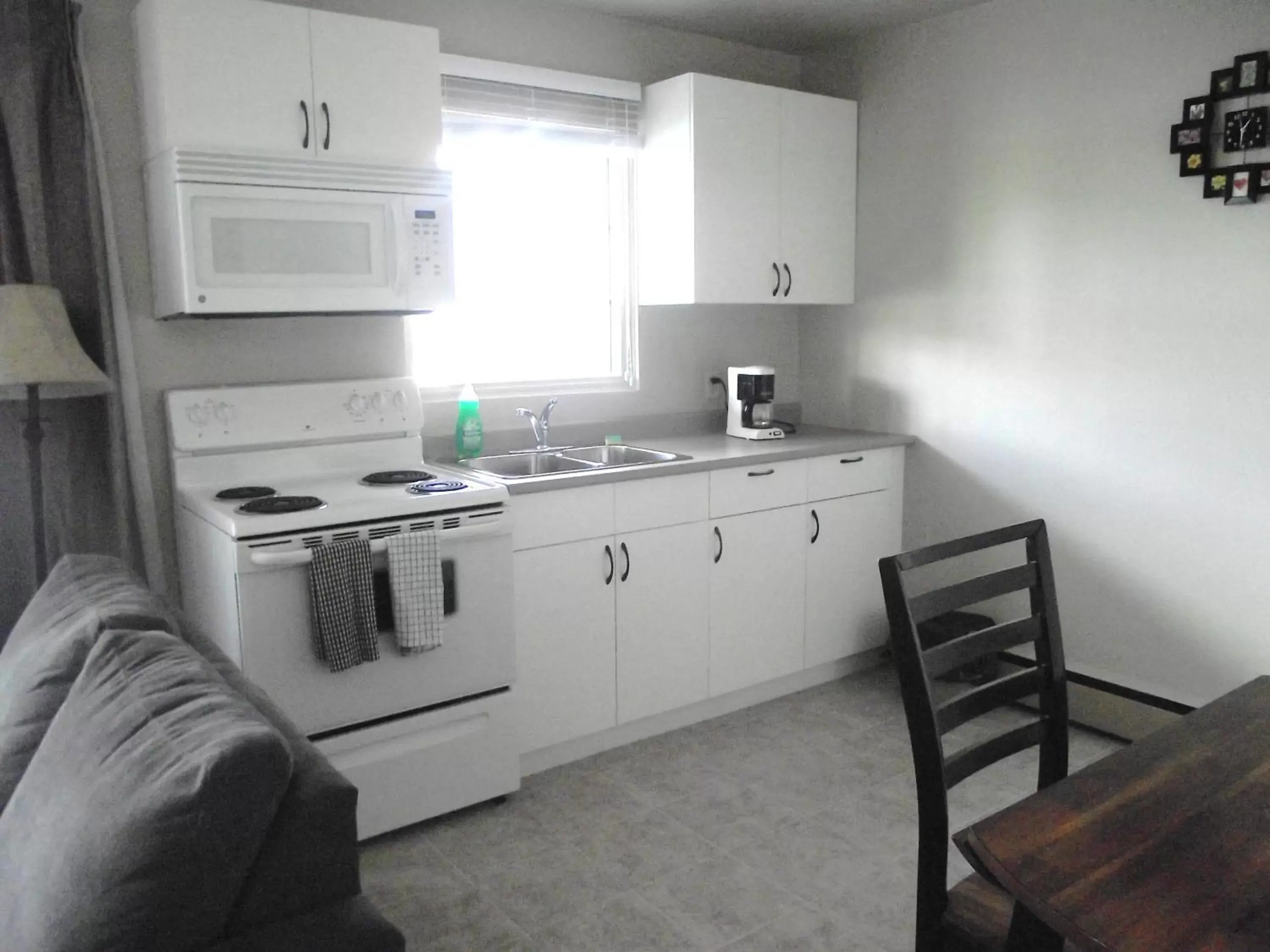 Kitchen or kitchenette, Kitchen/Kitchenette in Stratford Motel