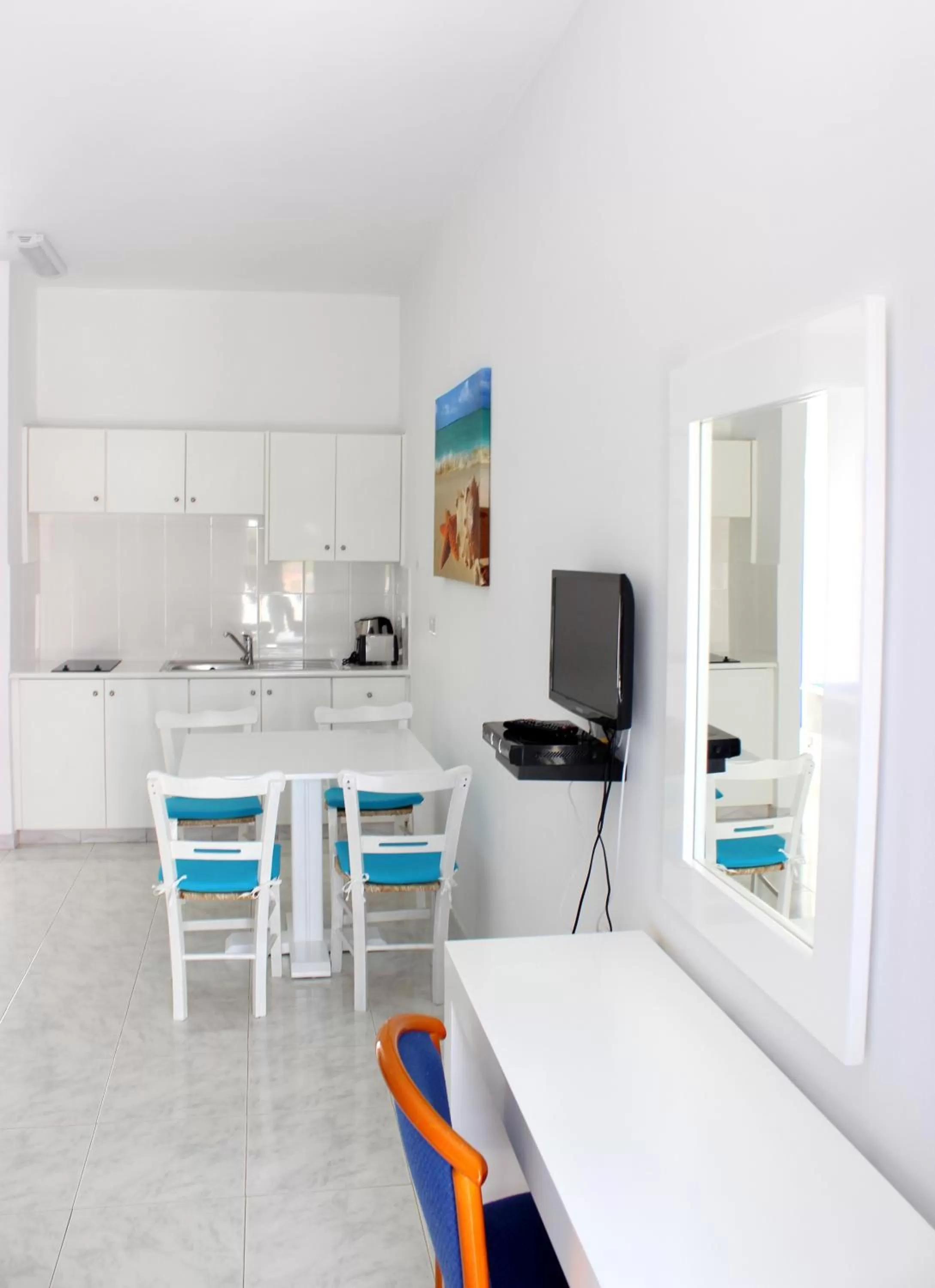 Kitchen or kitchenette in Flokkas Hotel Apartments