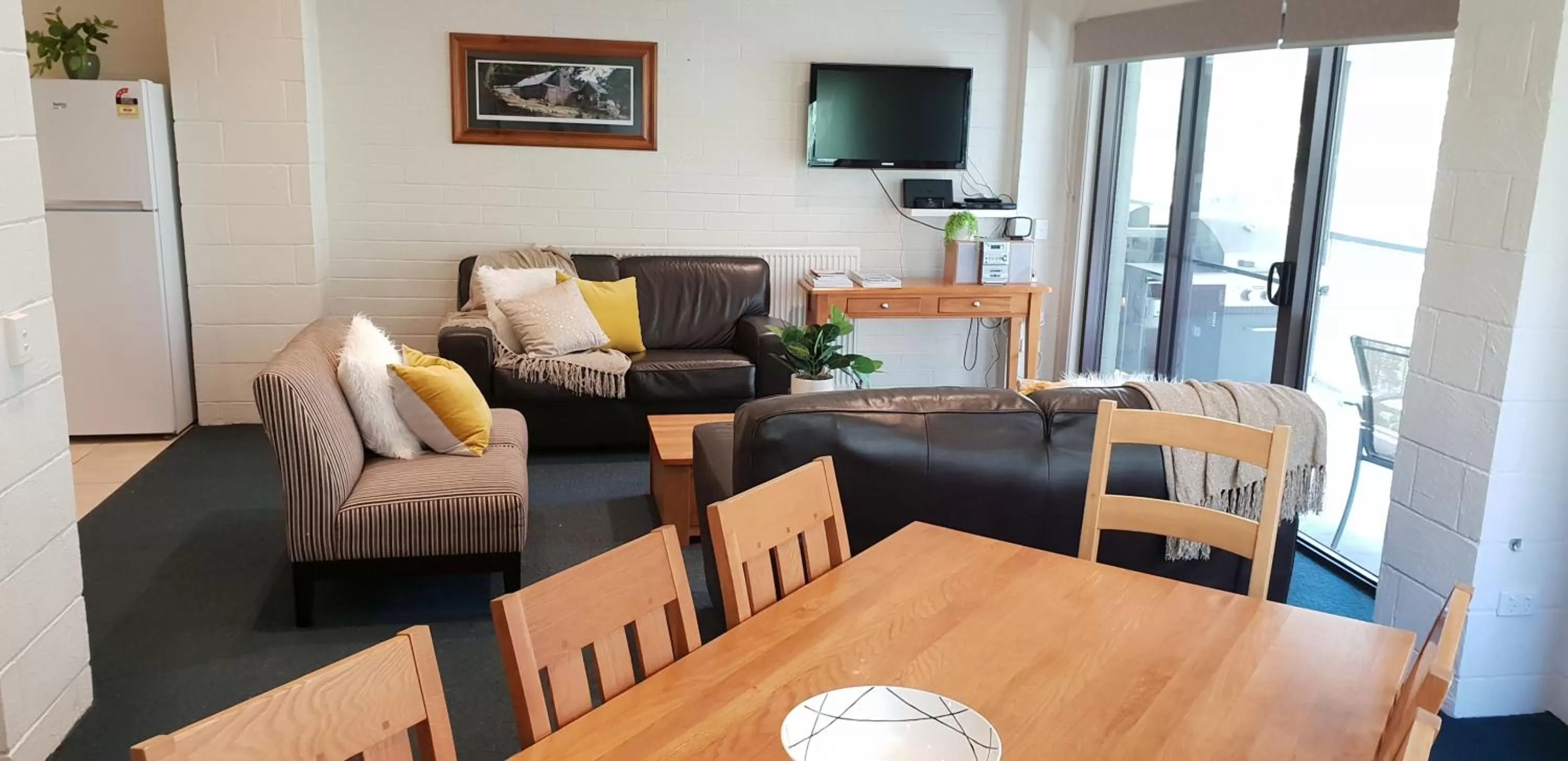 Living room in Cedarwood Apartments