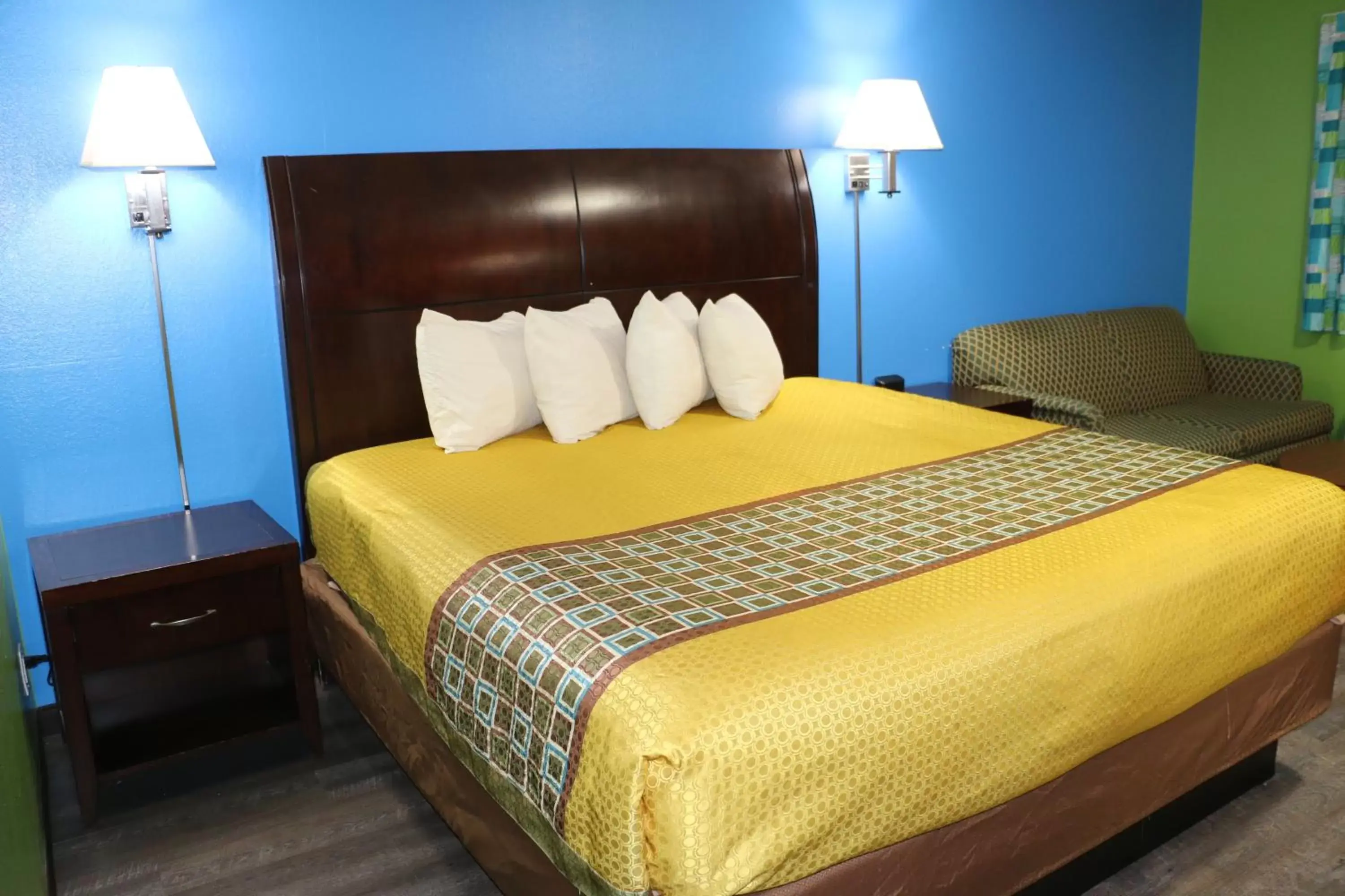 Bedroom, Bed in Amber Inn Bedroom, Bed in Amber Inn