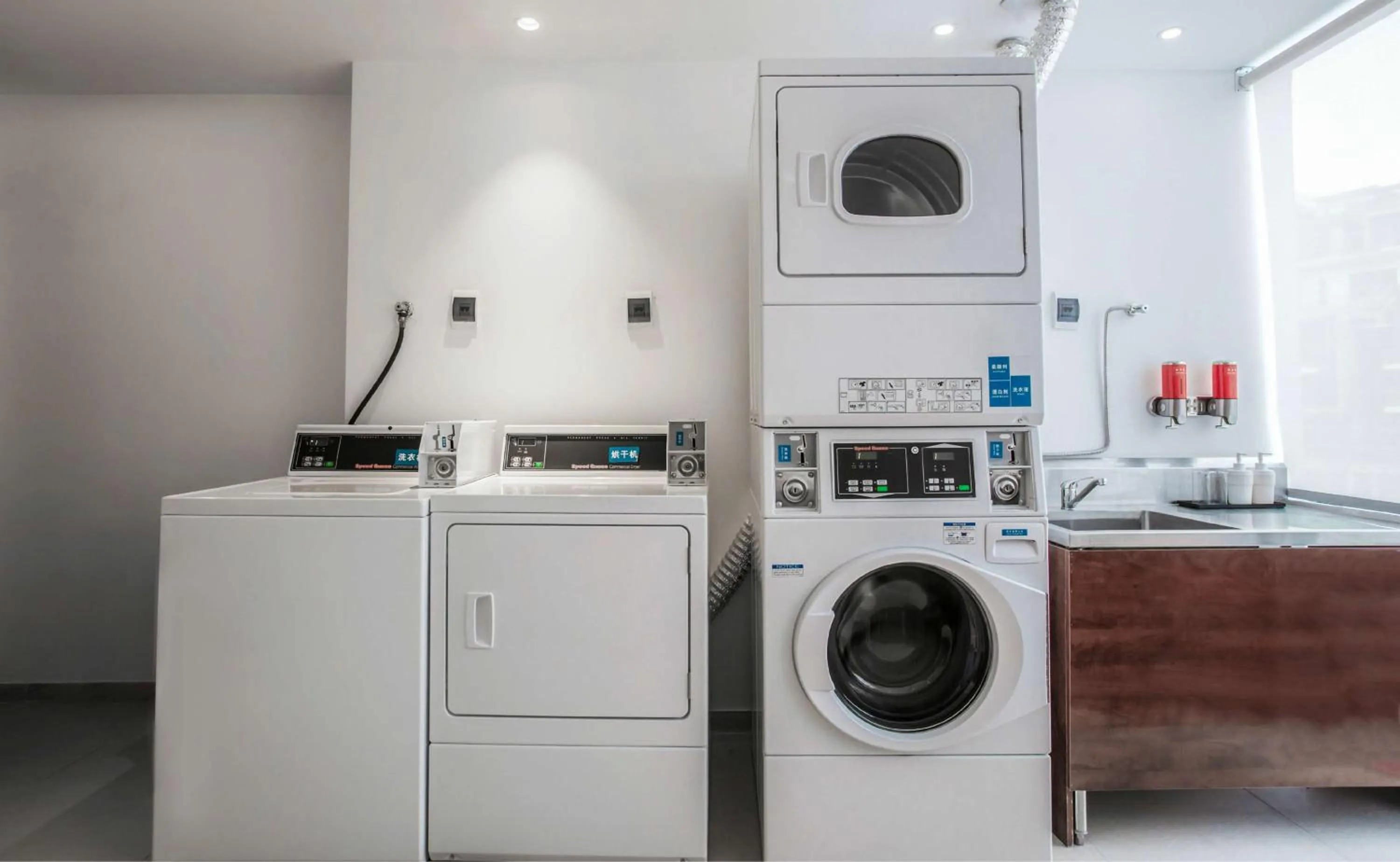 Property building, Kitchen/Kitchenette in Hilton Garden Inn Guiyang Yunyan