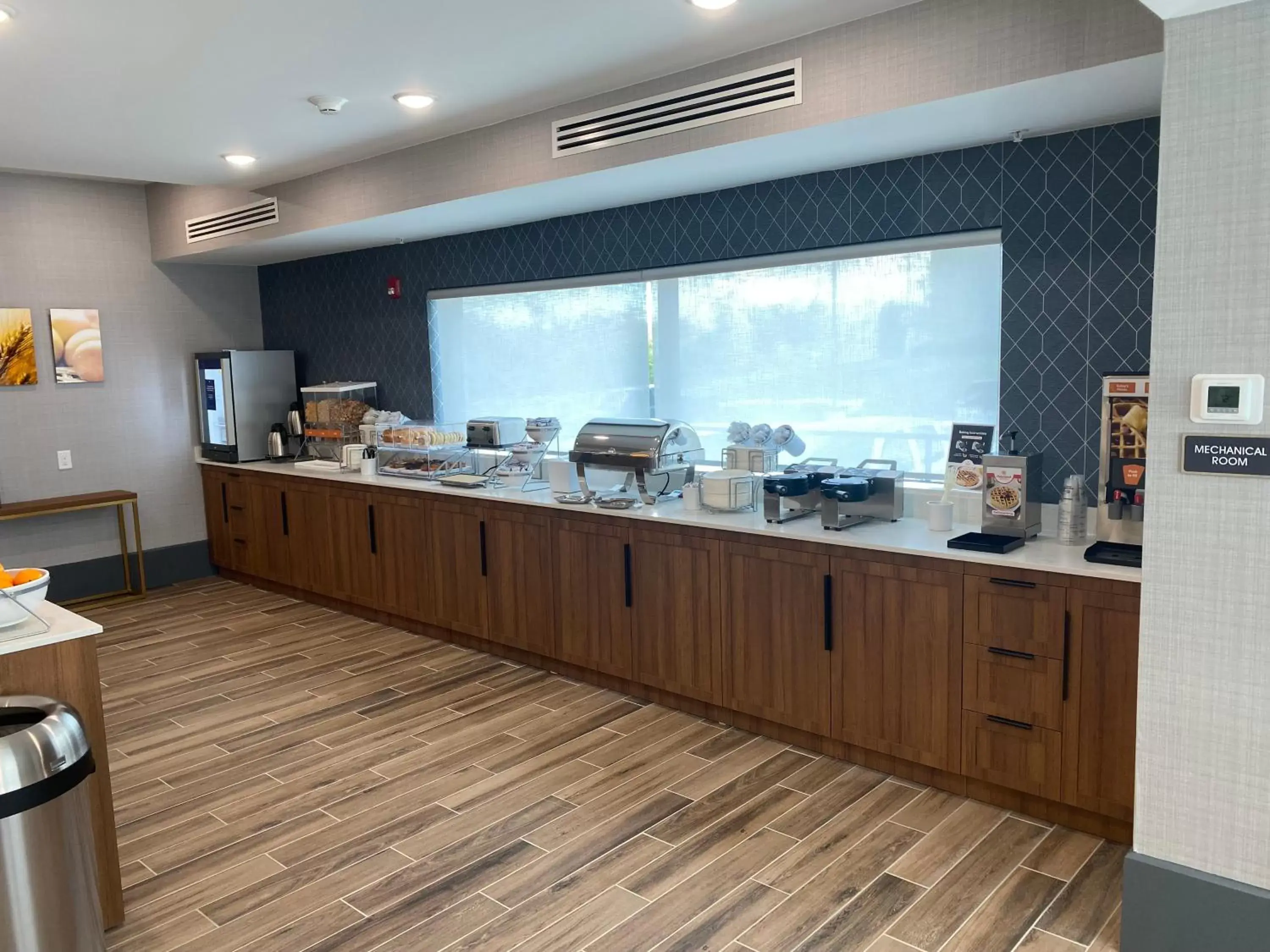 Coffee/tea facilities, Restaurant/Places to Eat in Comfort Inn & Suites Gallatin - Nashville Metro