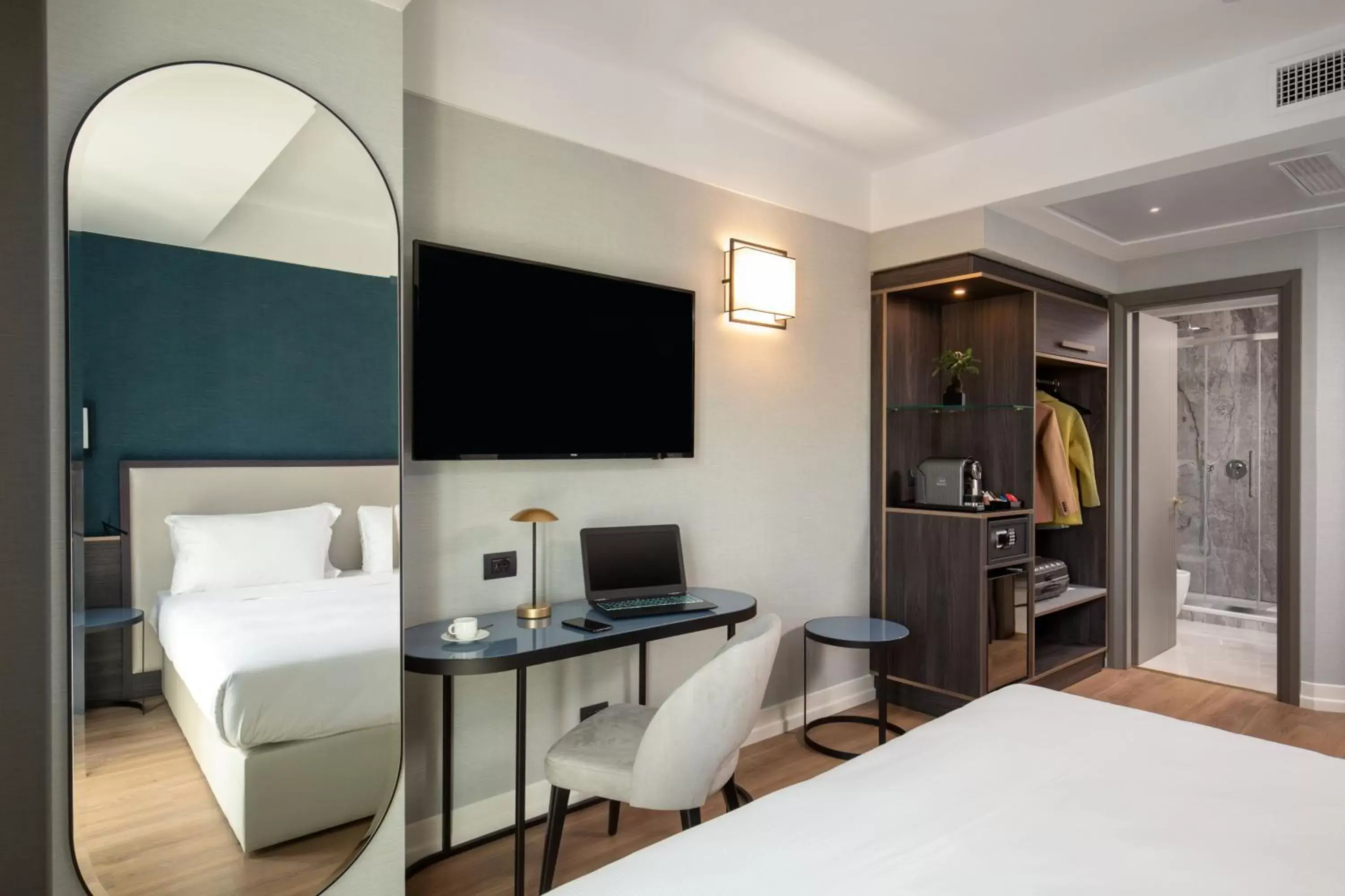 TV and multimedia, Bed in Hotel St Martin by OMNIA hotels