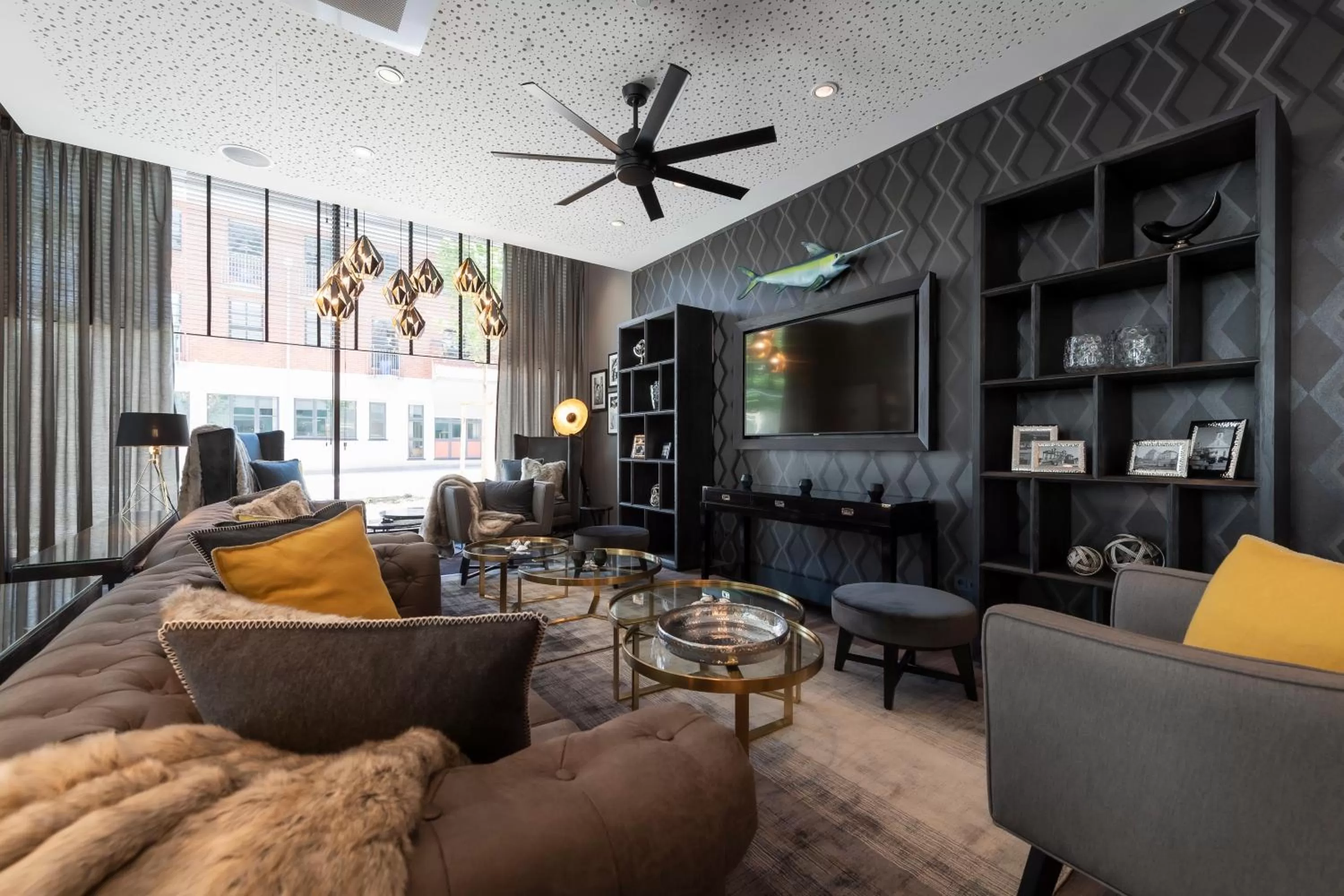 TV and multimedia in HARBR Hotel Ludwigsburg, a member of Radisson Individuals