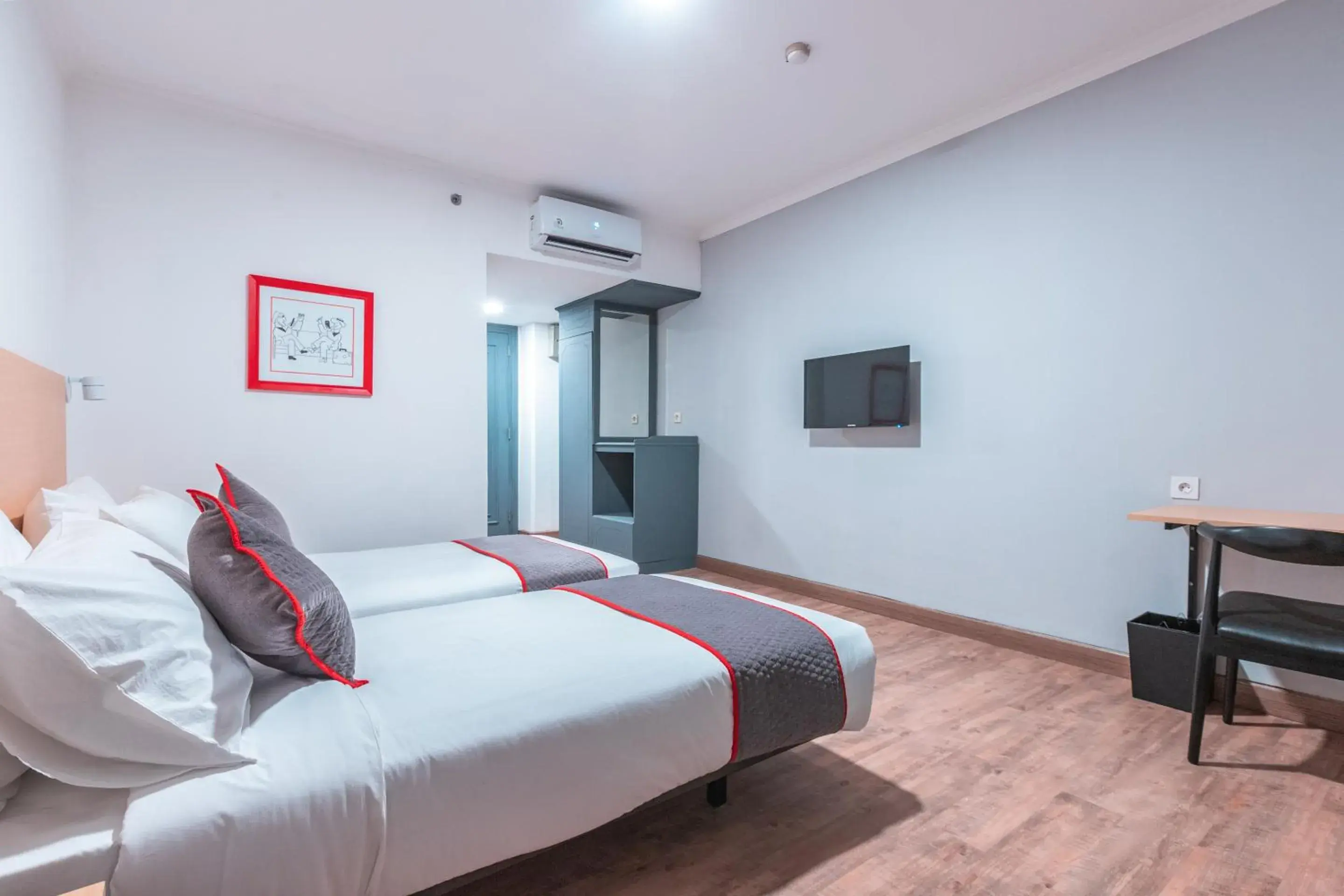 Bedroom in OYO Townhouse 2 Hotel Gunung Sahari