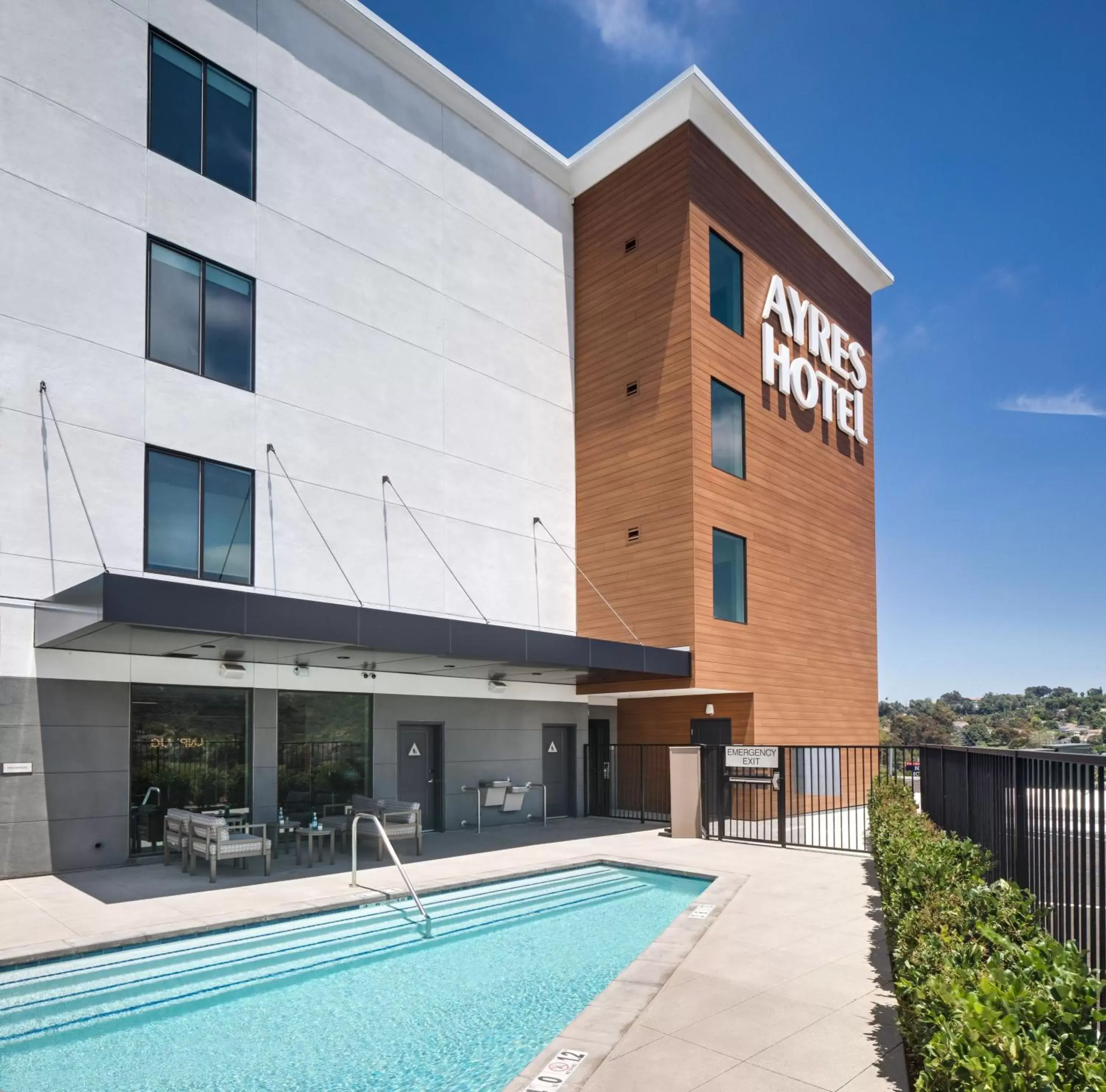 Swimming pool, Property Building in Ayres Hotel Vista Carlsbad