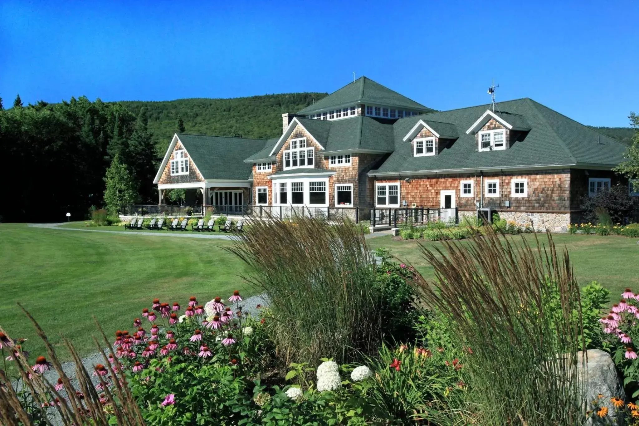 Golfcourse, Property Building in Omni Bretton Arms Inn at Mount Washington Resort