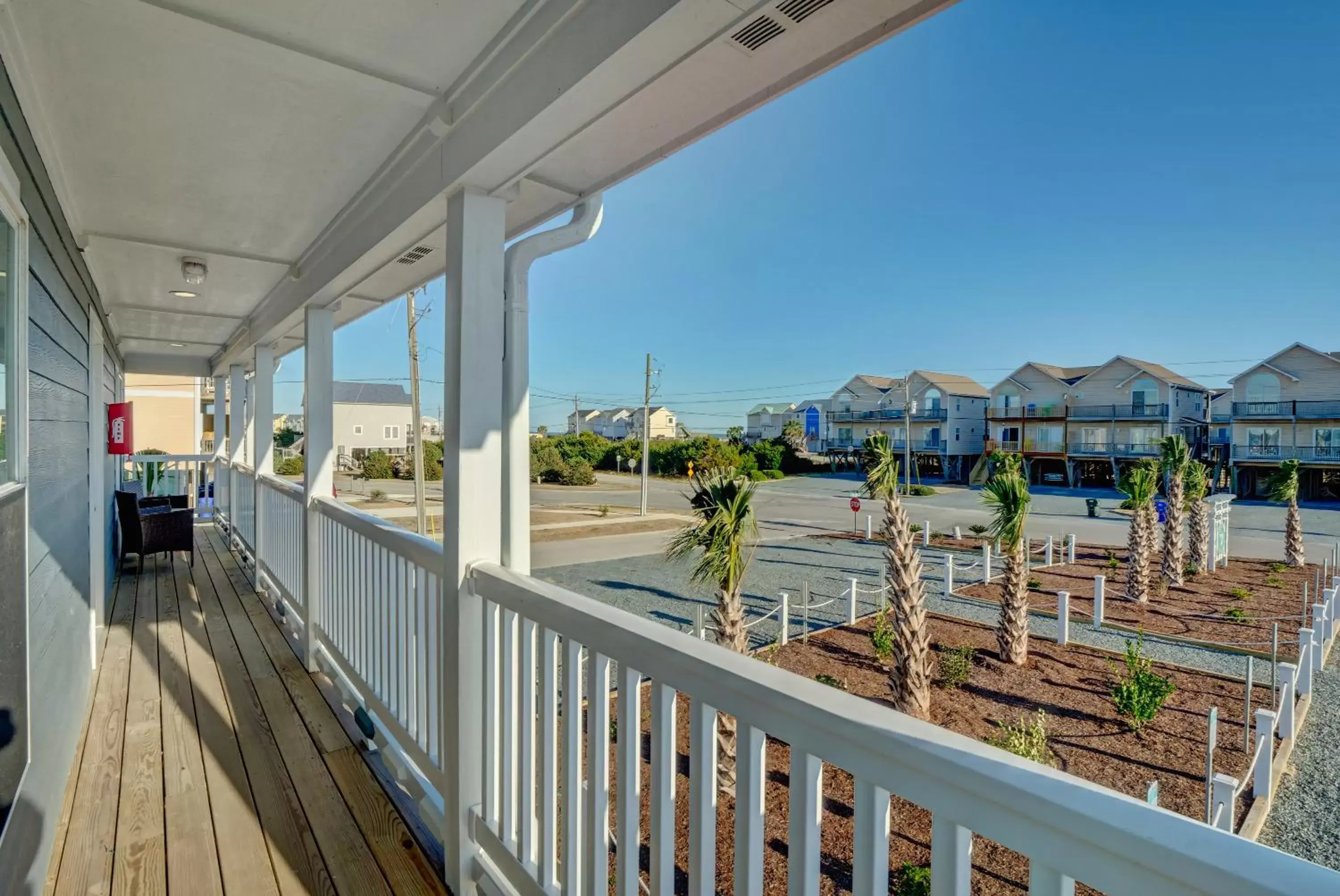 Property building, Balcony/Terrace in Loggerhead Inn and Suites by Carolina Retreats