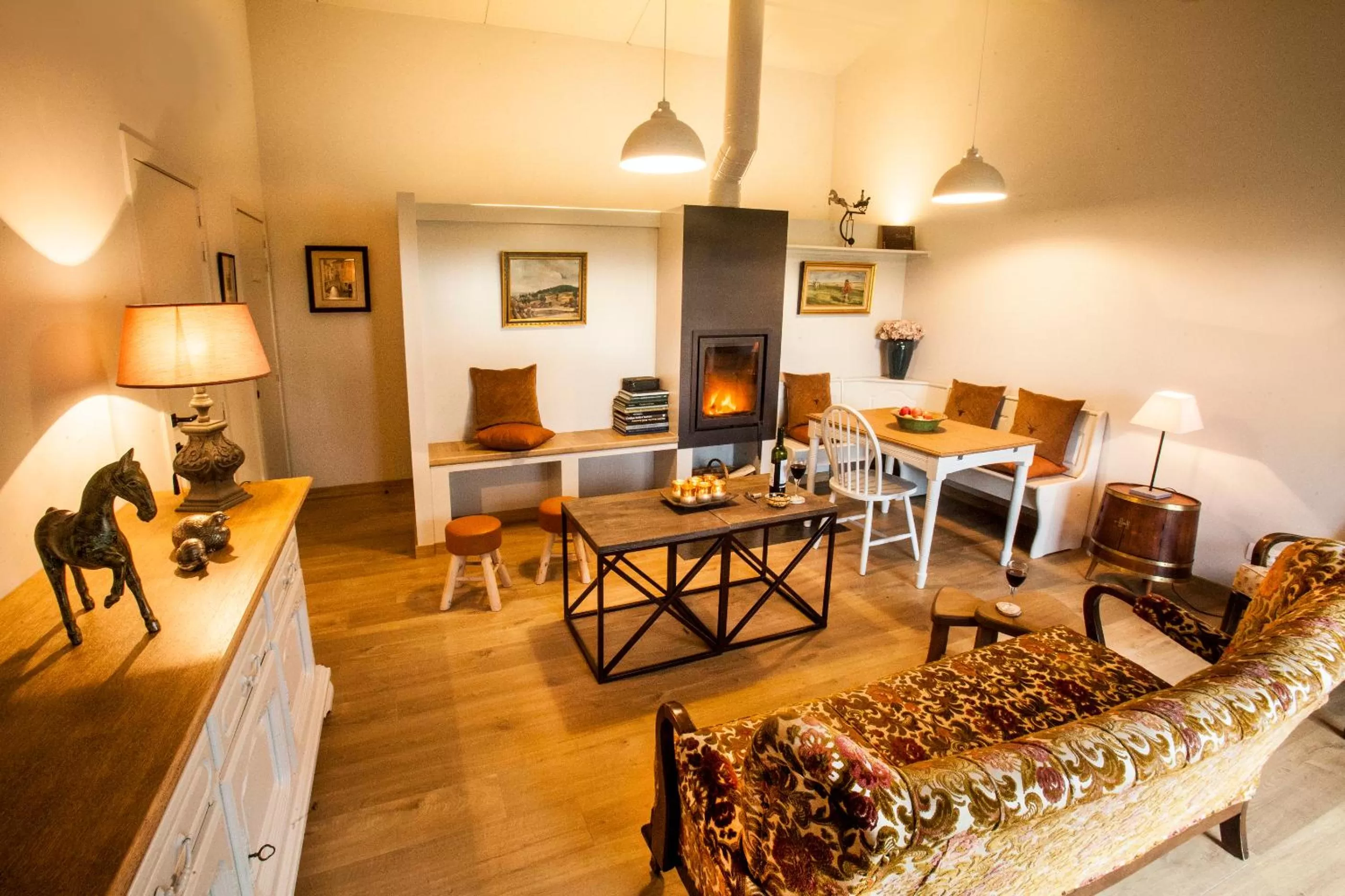 Lounge or bar in B&B De Vossenbarm