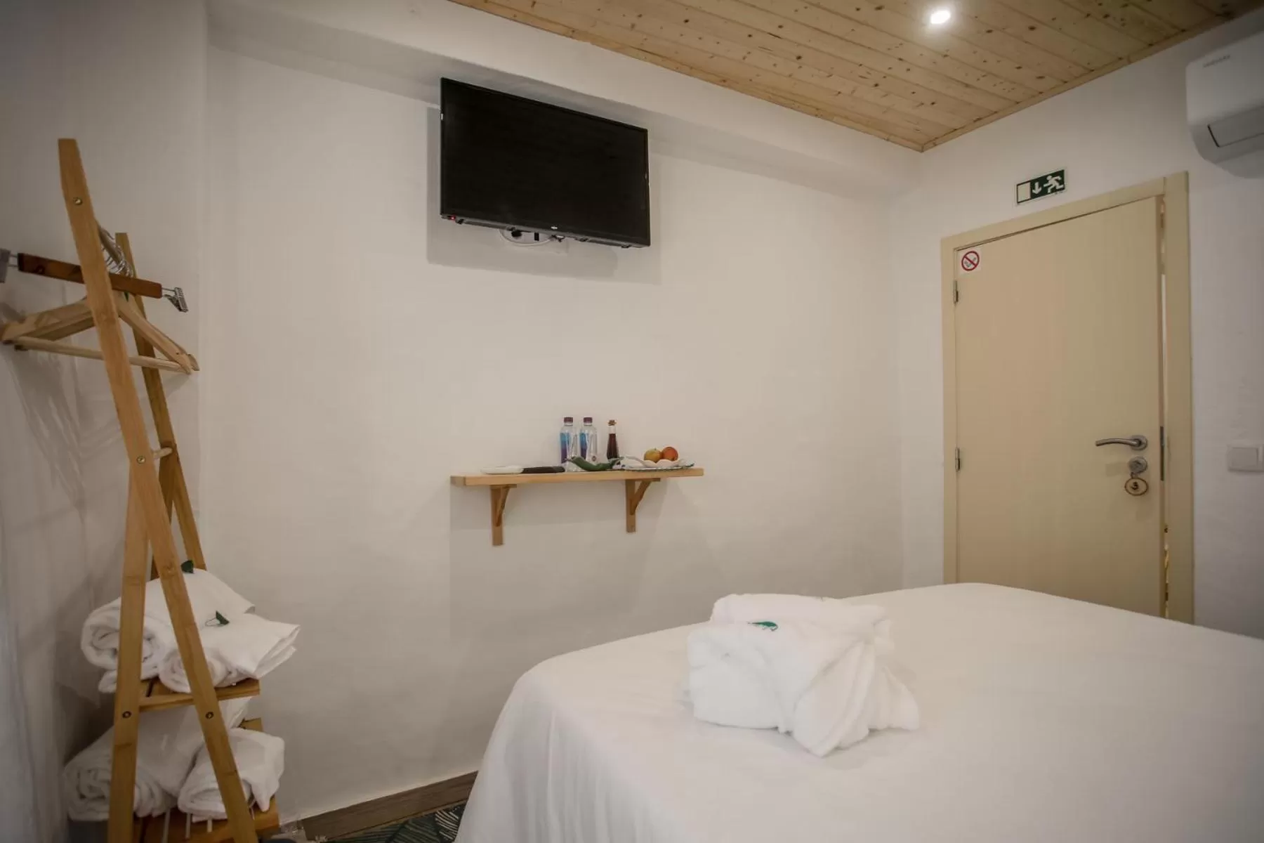 TV/Entertainment Center in Óbidos Pátio House