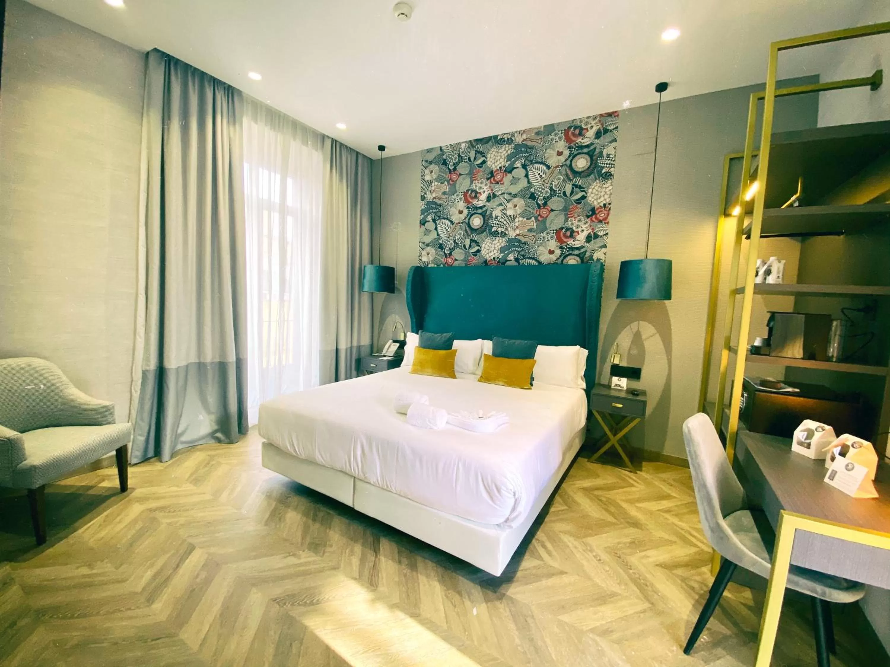 Photo of the whole room, Bed in Soho Boutique Sevilla