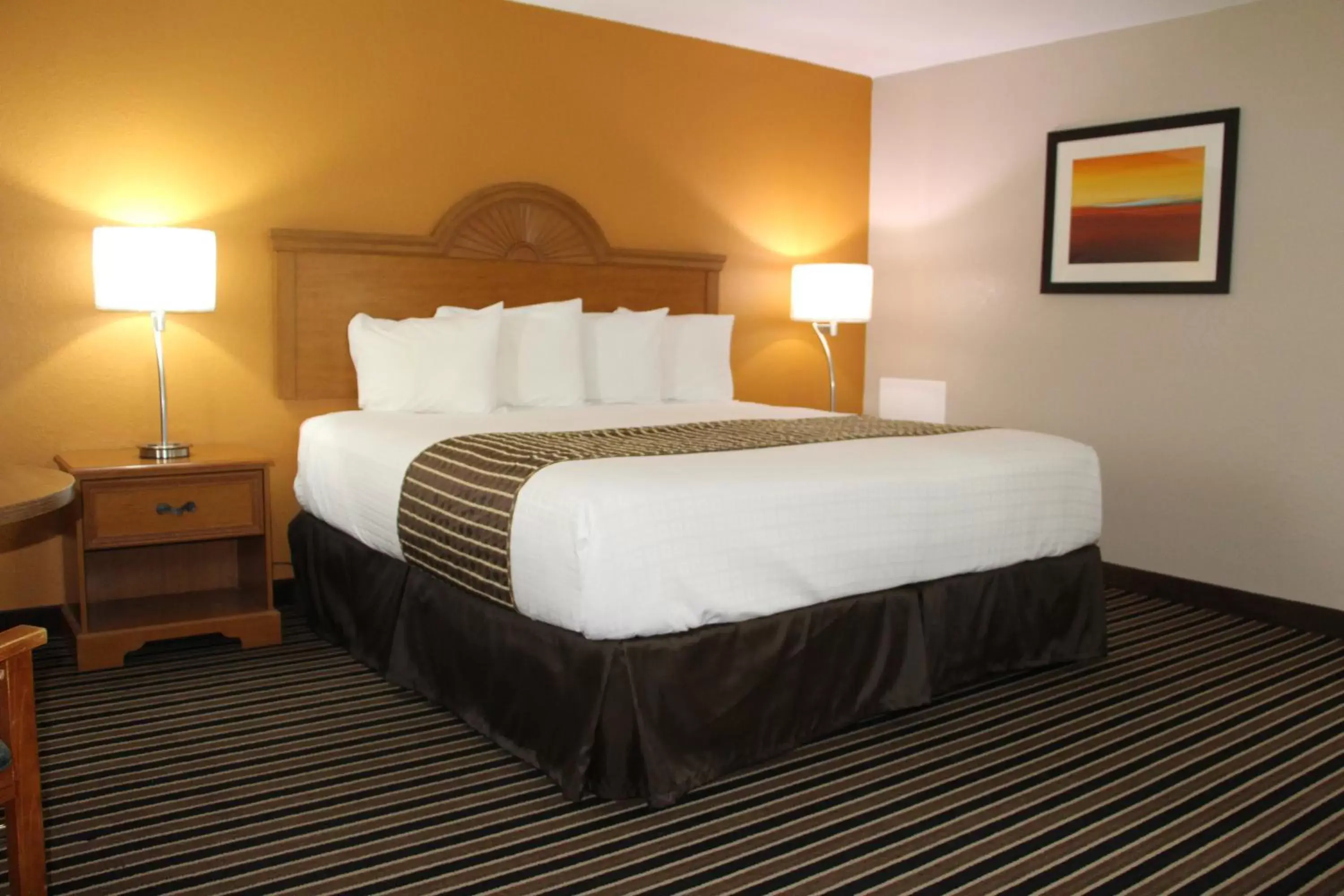 Bed in Westbridge Inn & Suites