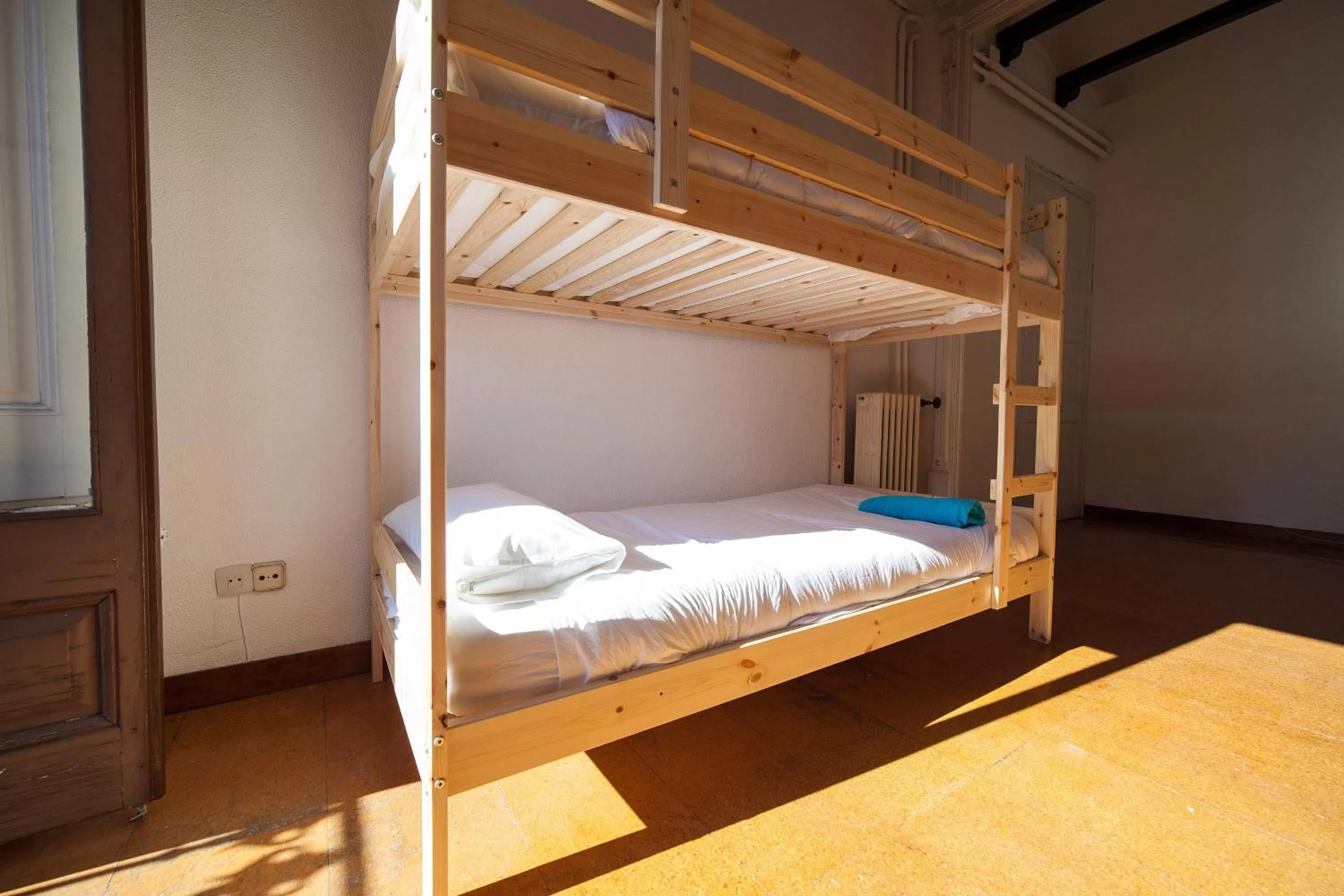 Property building, Bed in Bed in Girona