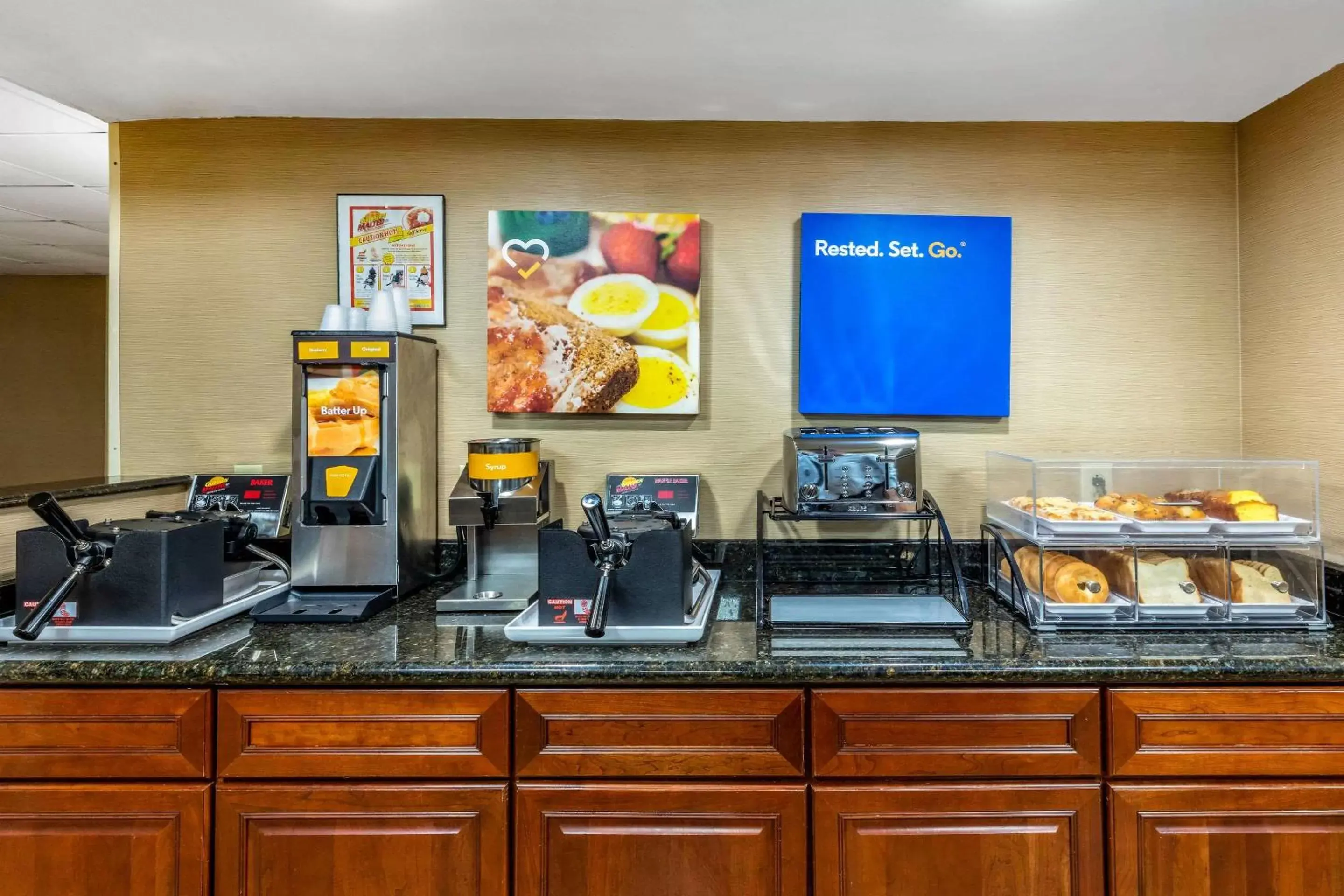 Restaurant/places to eat in Comfort Inn & Suites Hamilton Place