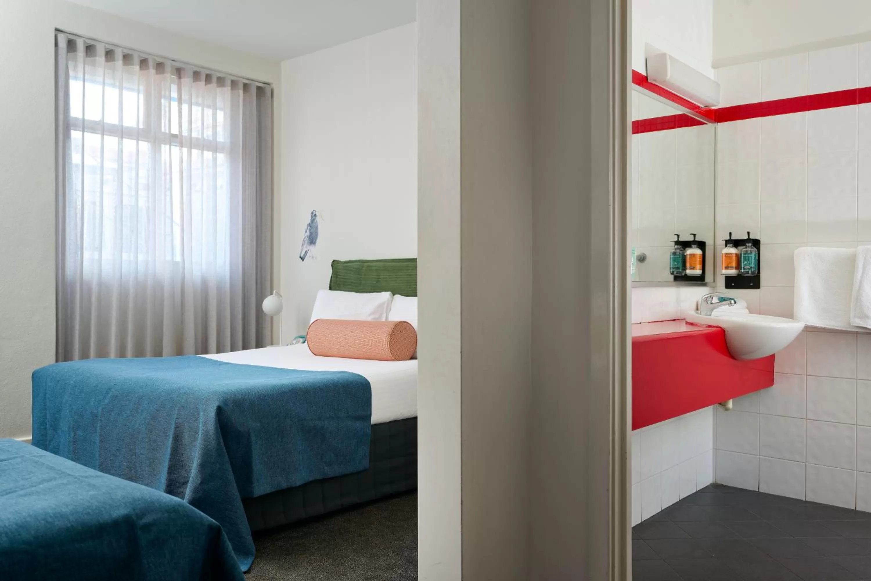 Bed in Baileys Parkside Motel by VetroBlu