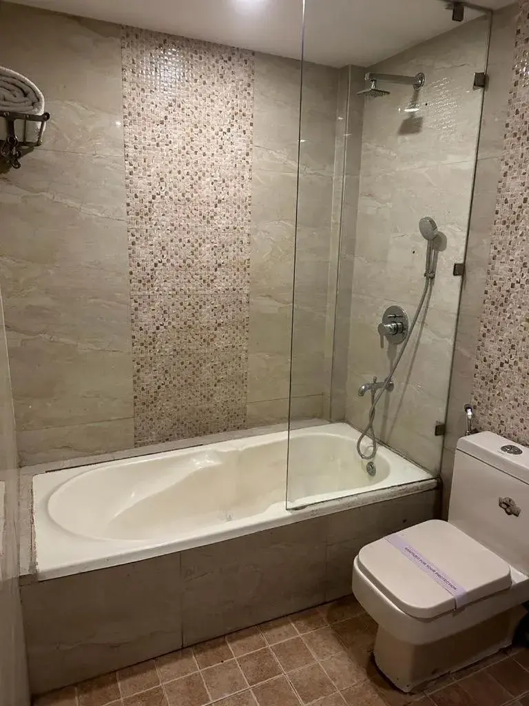 Bathroom in Hotel Ramhan Palace