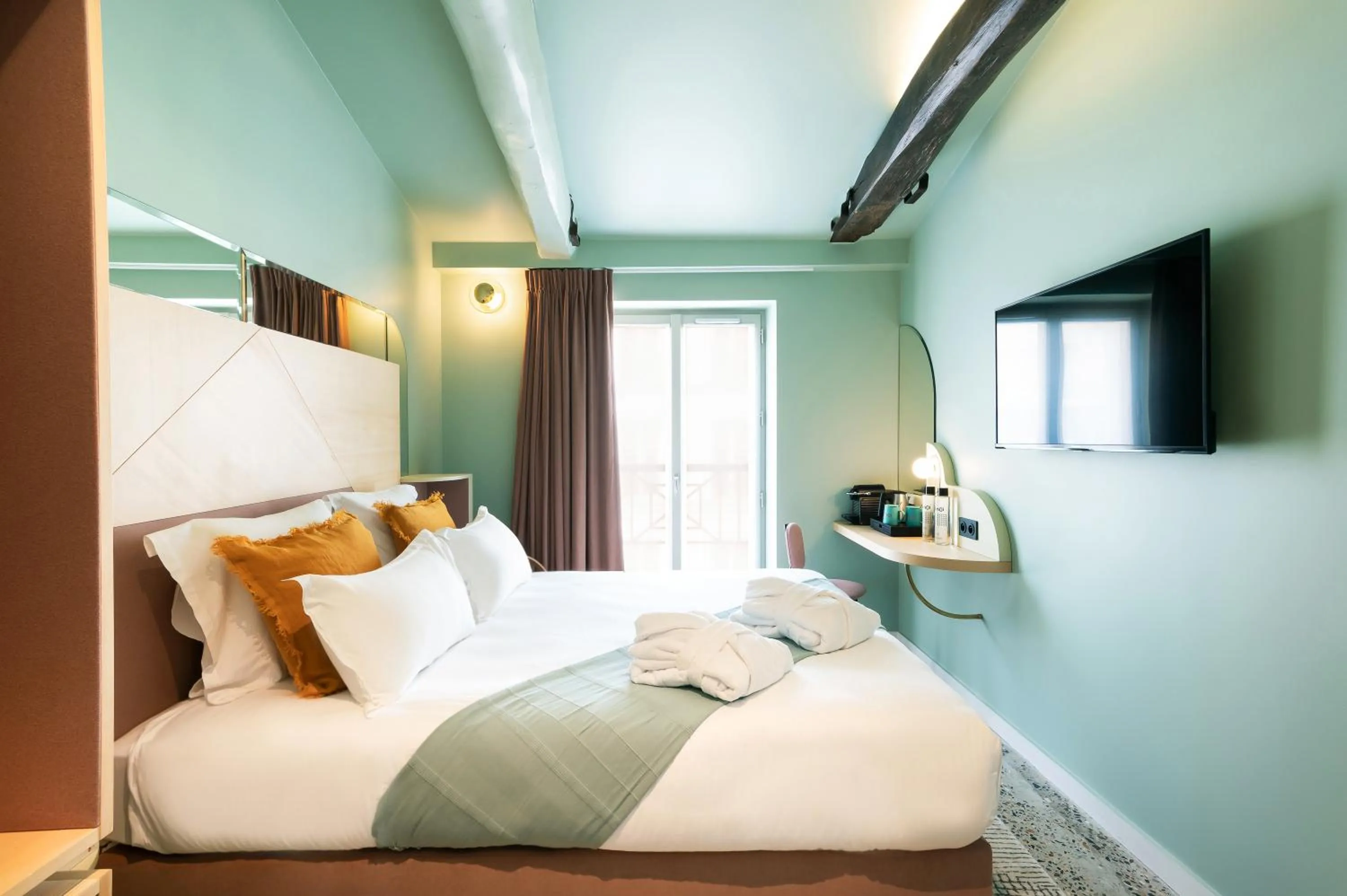 Bedroom, Bed in Hôtel Amoi Paris