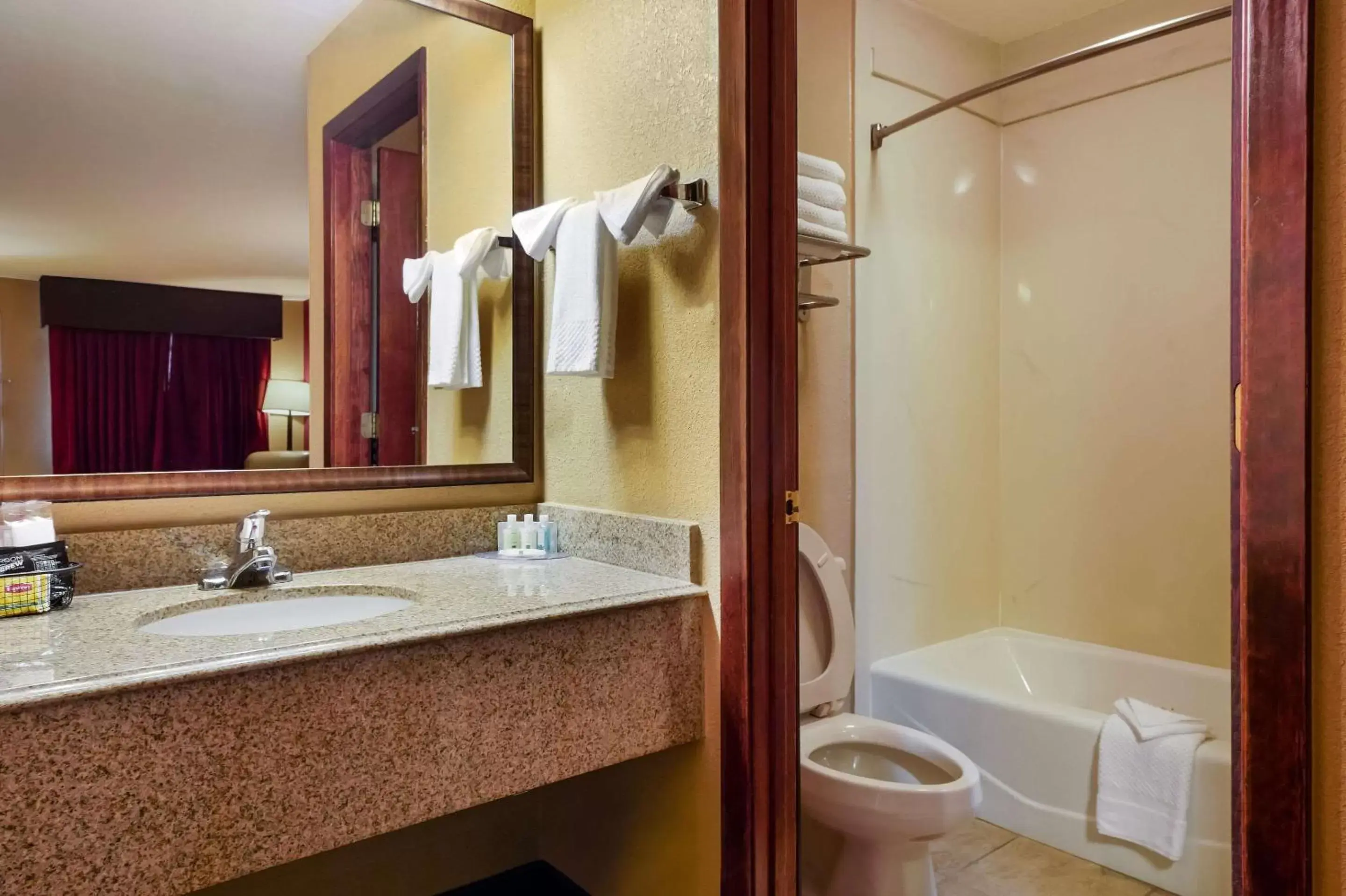 Bedroom, Bathroom in Quality Inn & Suites