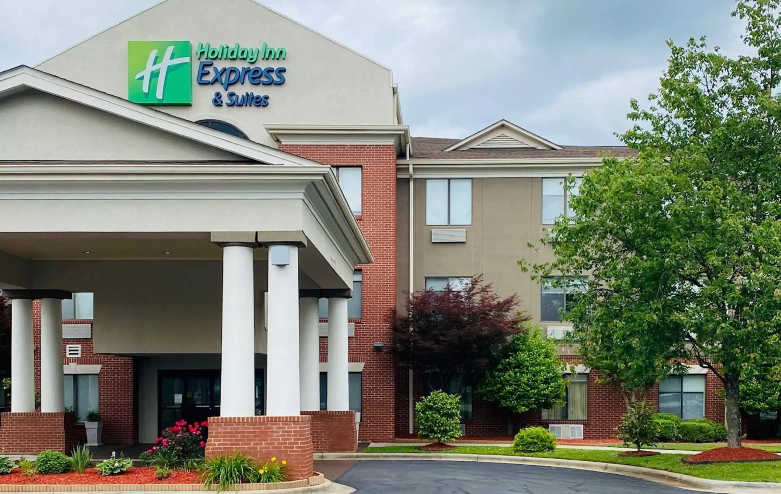 Property Building in Holiday Inn Express & Suites Reidsville, an IHG Hotel