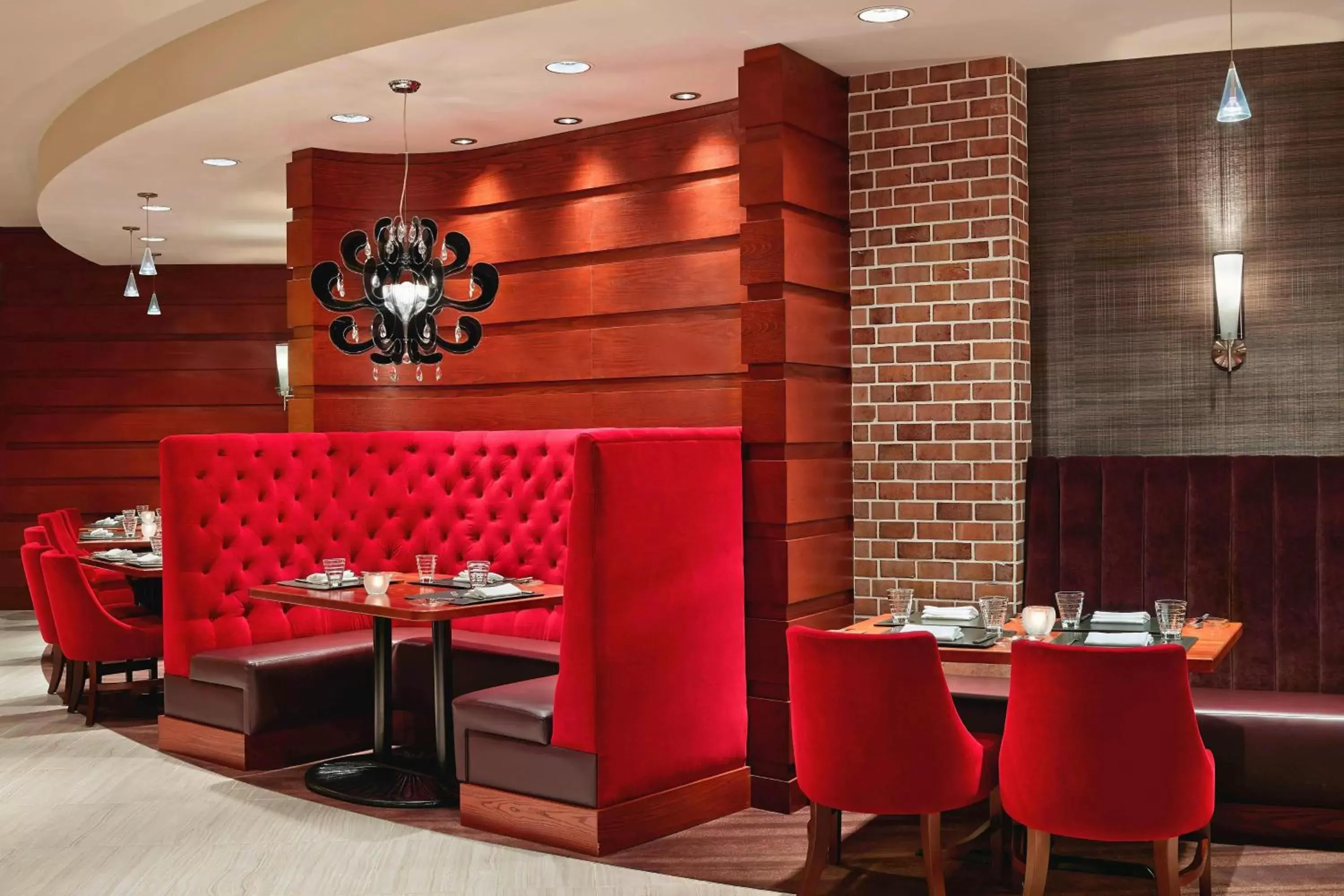 Restaurant/Places to Eat in Sheraton Cavalier Calgary Hotel