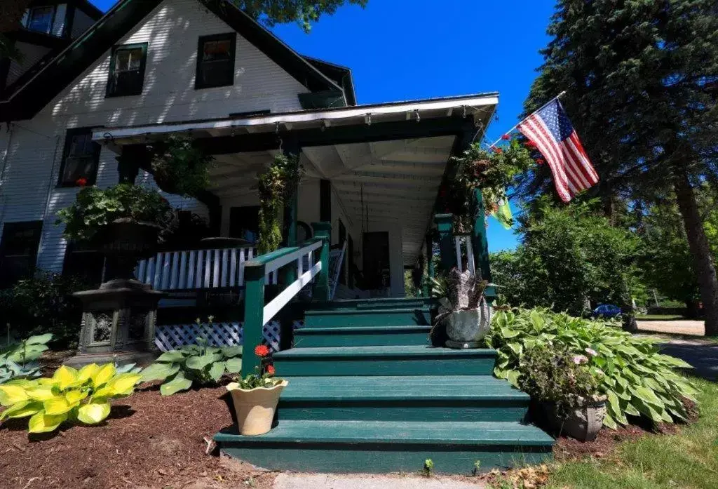 Property Building in Follansbee Inn