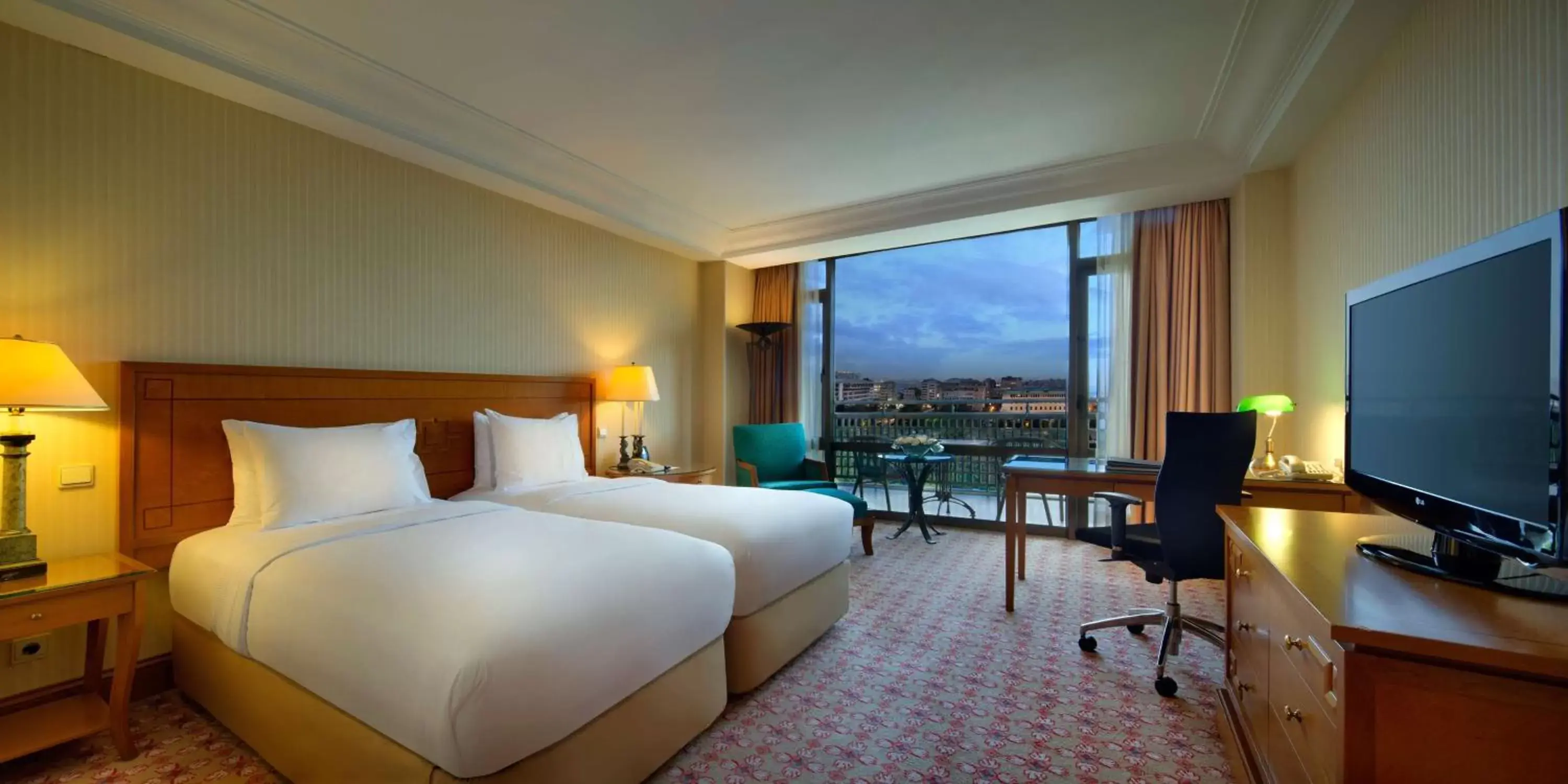 Bedroom in Hilton Istanbul Bosphorus