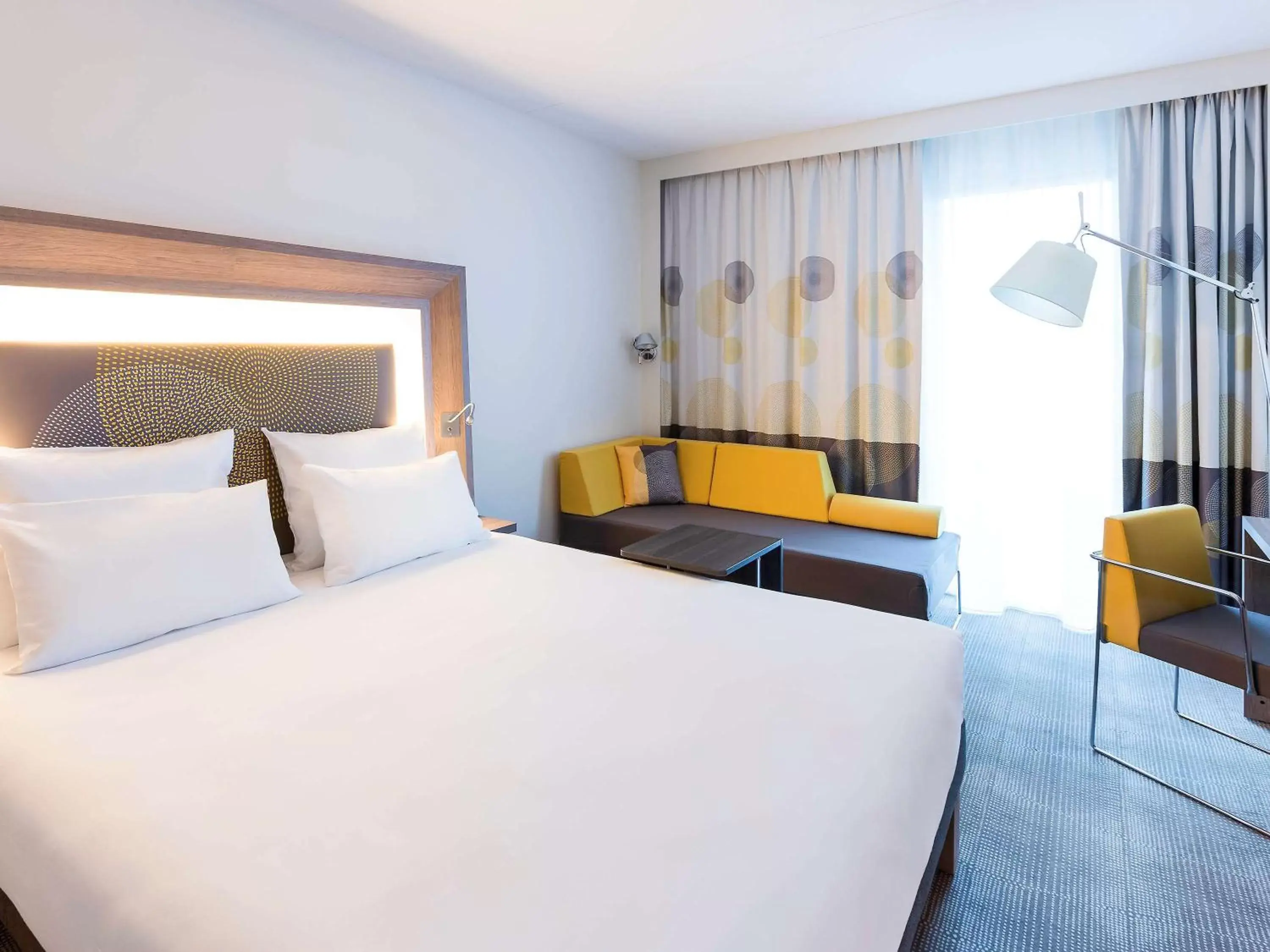 Photo of the whole room, Bed in Novotel Amsterdam Schiphol Airport