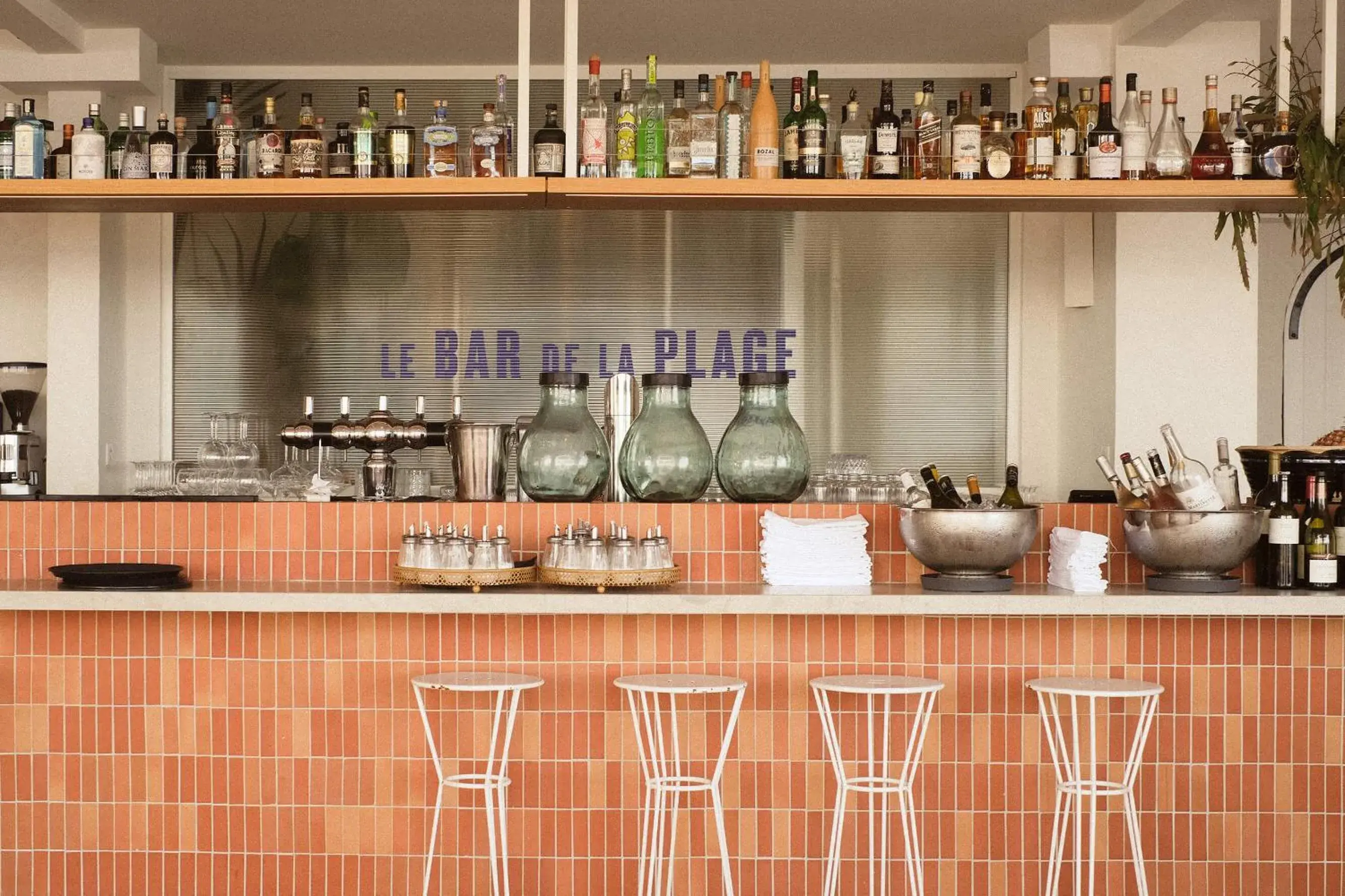 Lounge or bar, Lounge/Bar in Hotel Les Roches Rouges