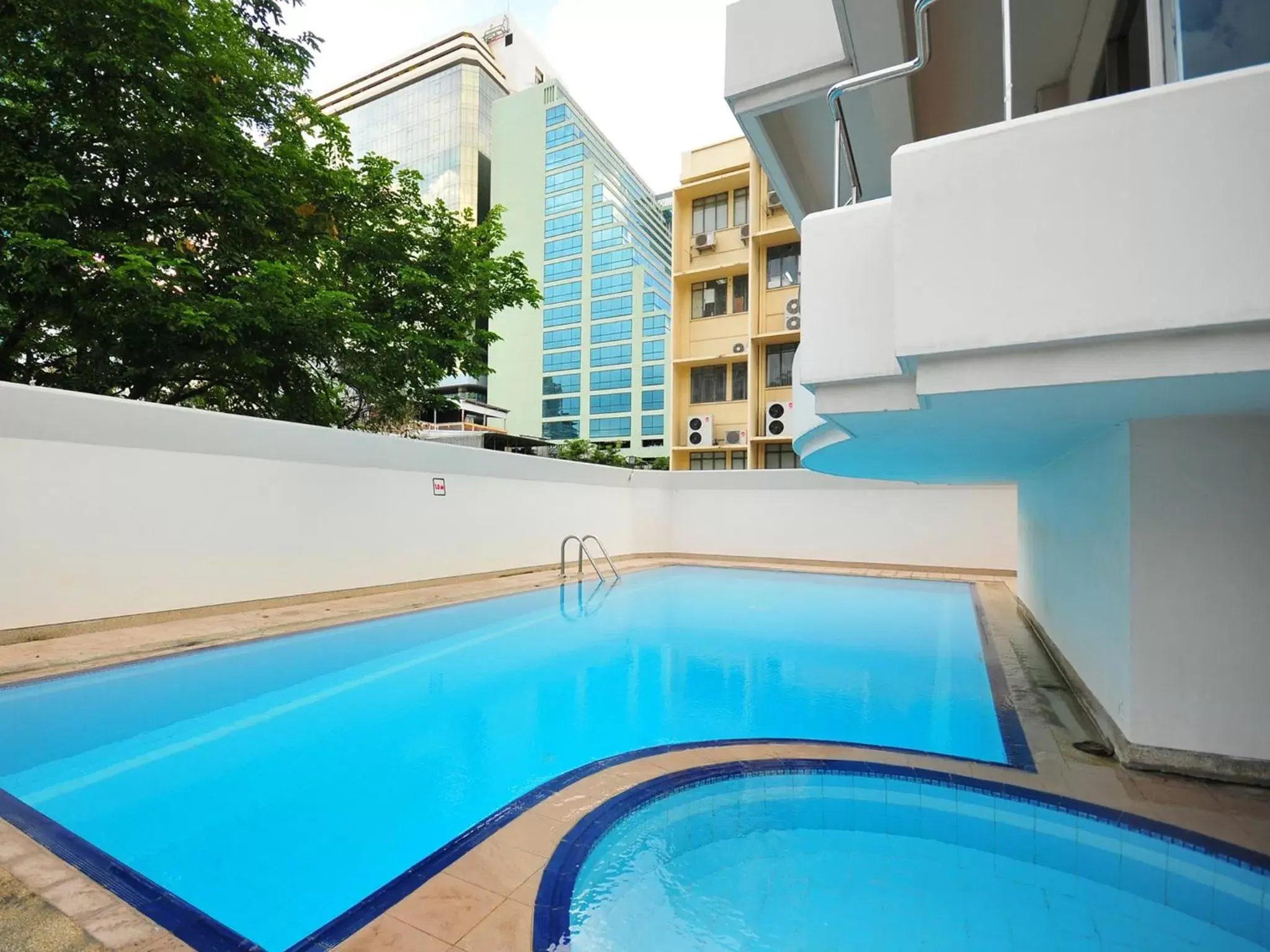Swimming Pool in Le Siam Hotel