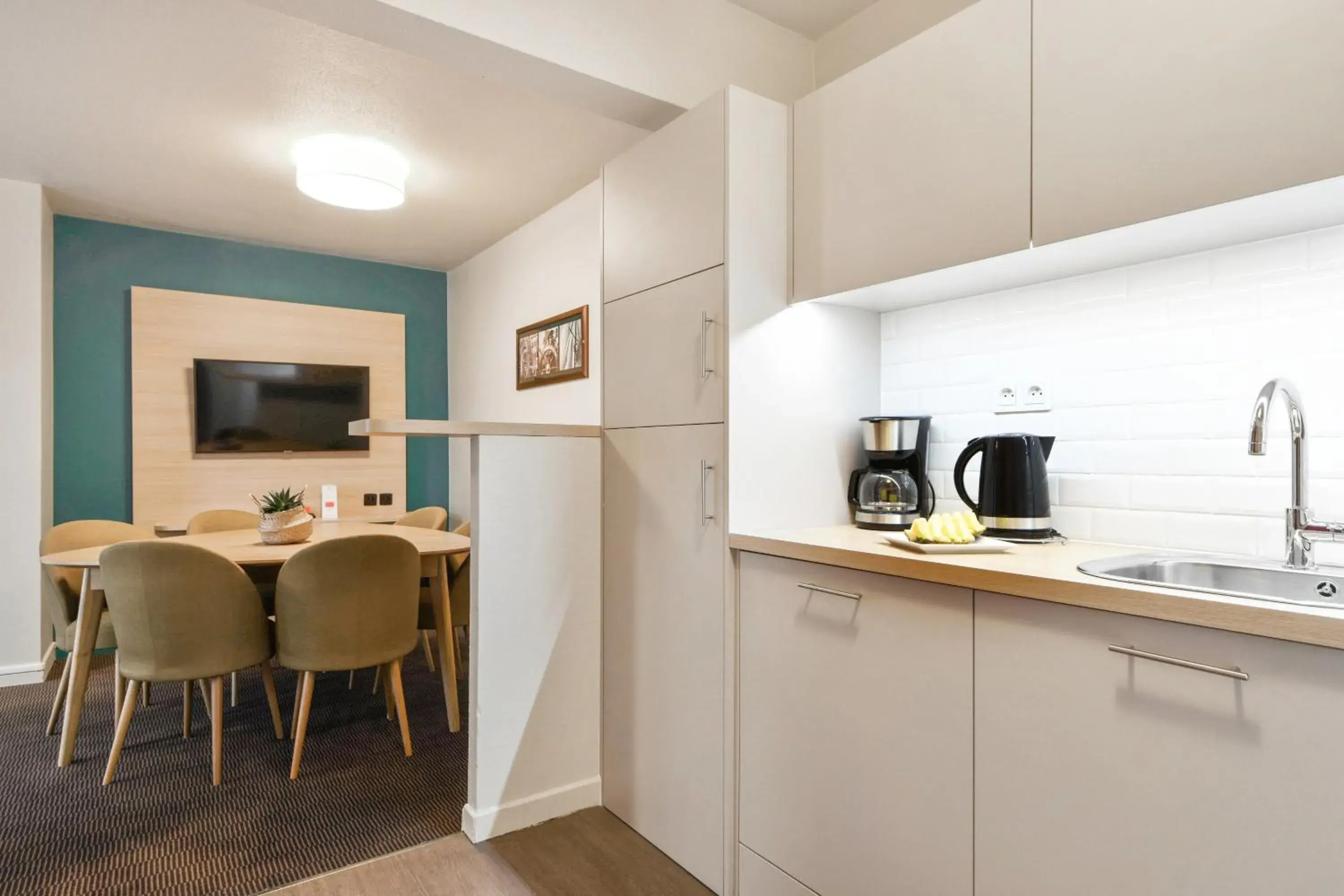 Coffee/tea facilities, Kitchen/Kitchenette in Appart'City Lille Grand Palais