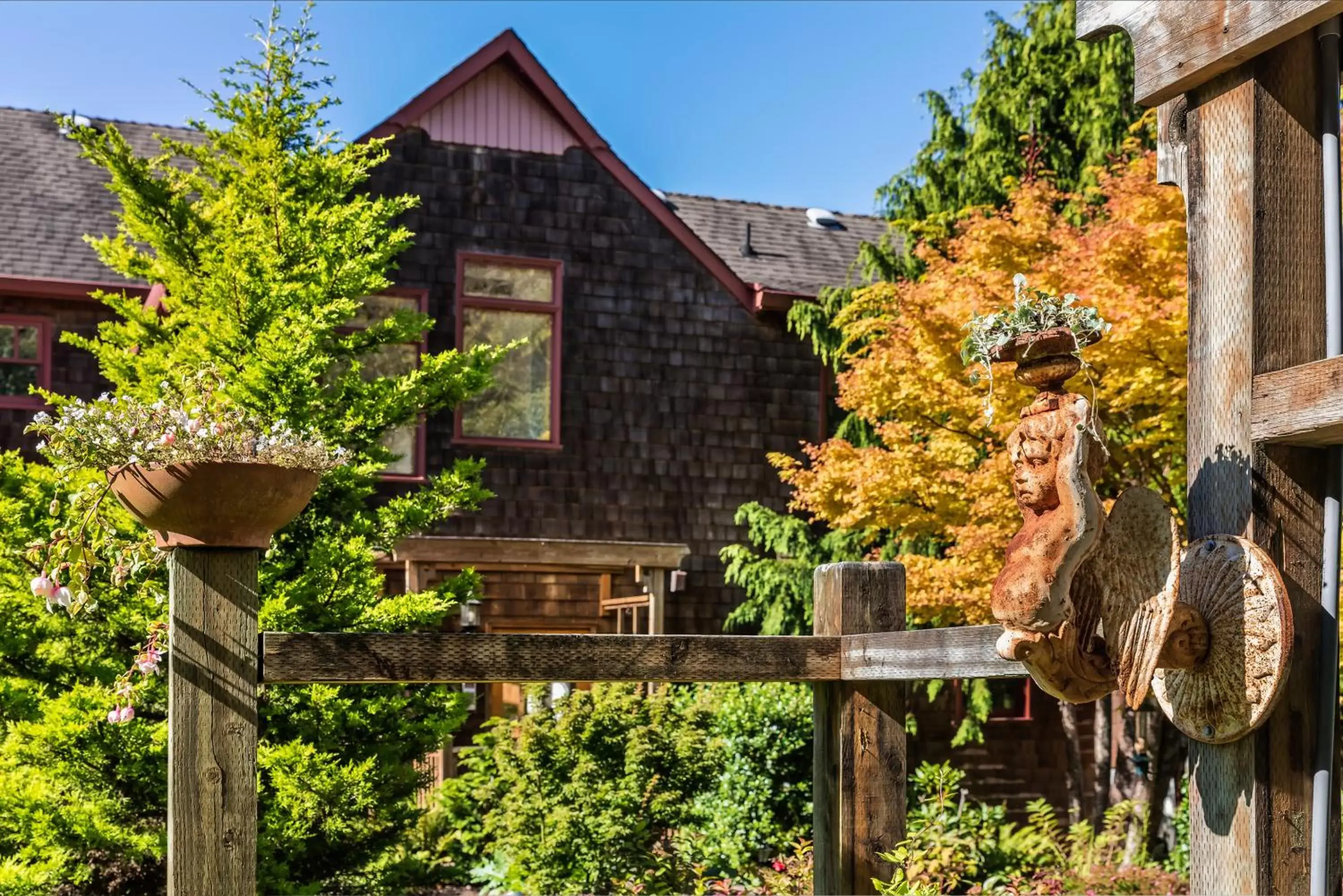 Property Building in Arch Cape Inn and Retreat