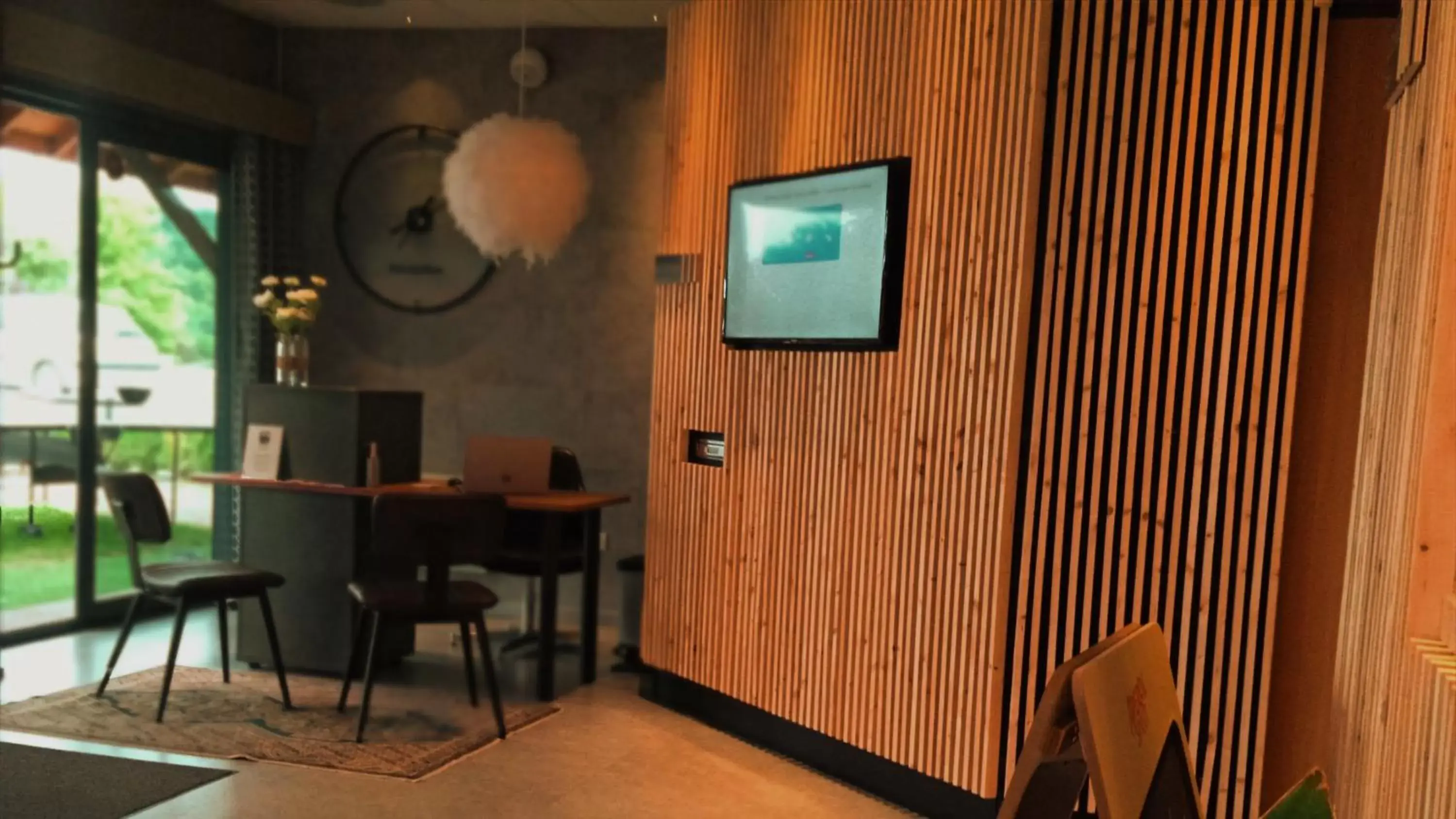 Lobby or reception, TV/Entertainment Center in Beddy-bye Hôtel