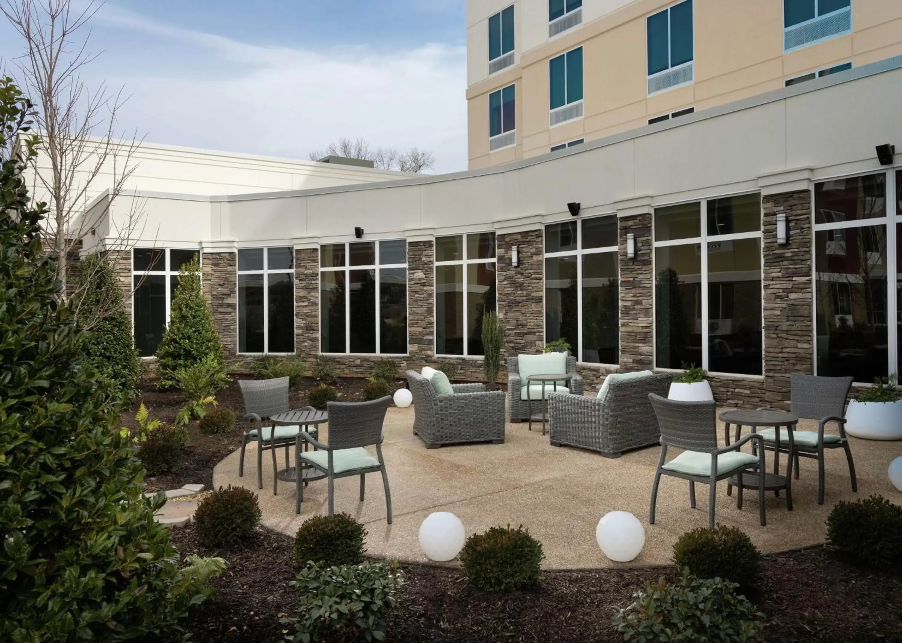 Patio, Property Building in Hilton Garden Inn Olive Branch, Ms