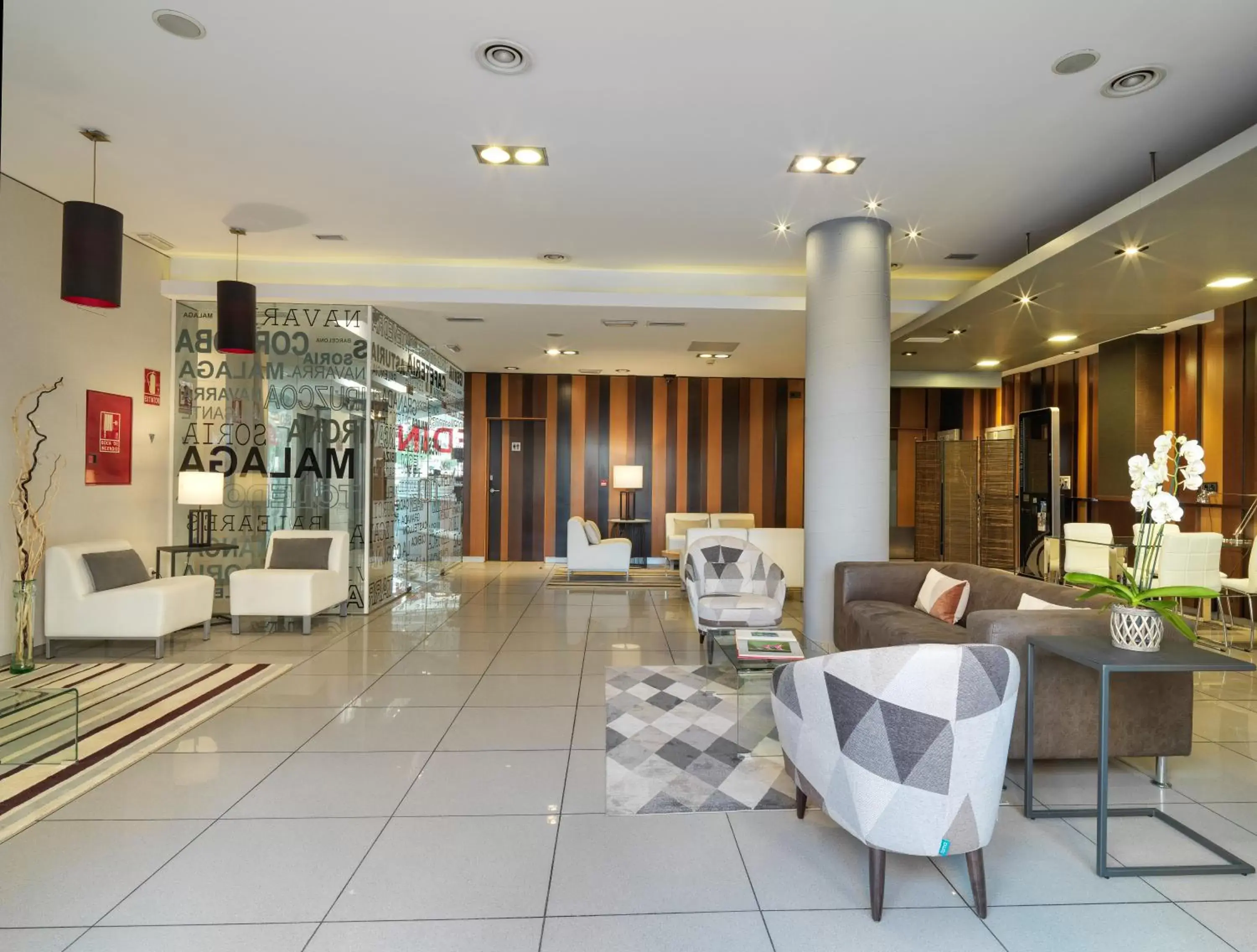 Lounge or bar, Lobby/Reception in Hotel Guadalmedina