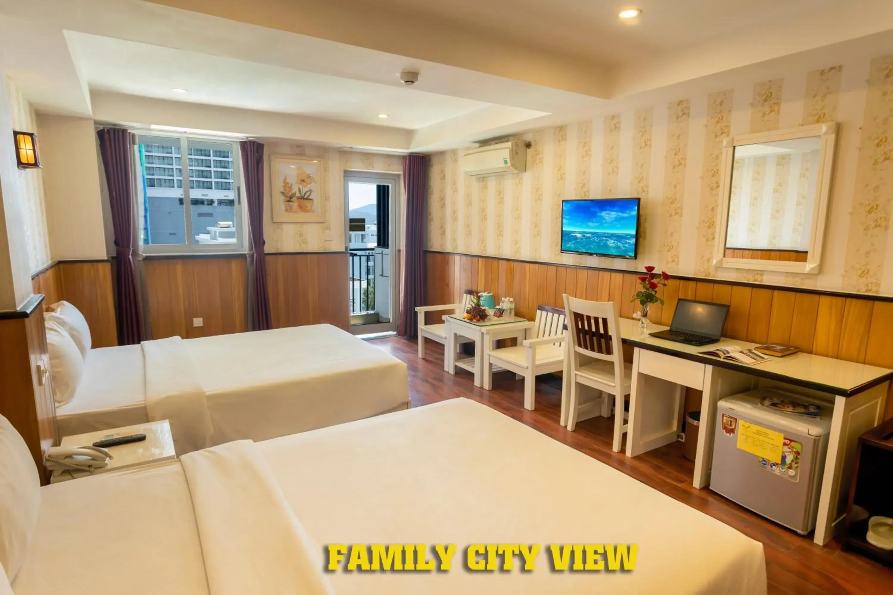 Communal lounge/ TV room in Golden Rain 2 Hotel