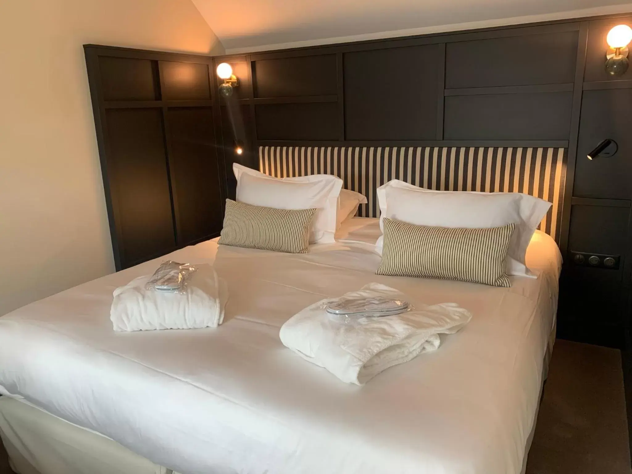 Bed in Le Celtique & Spa