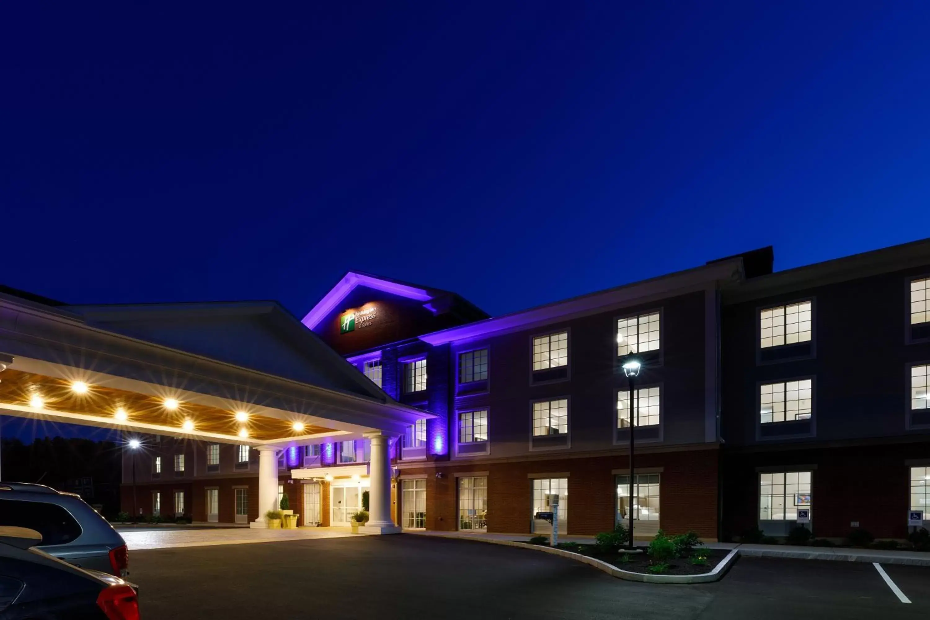 Property Building in Holiday Inn Express & Suites - Sturbridge, an IHG Hotel