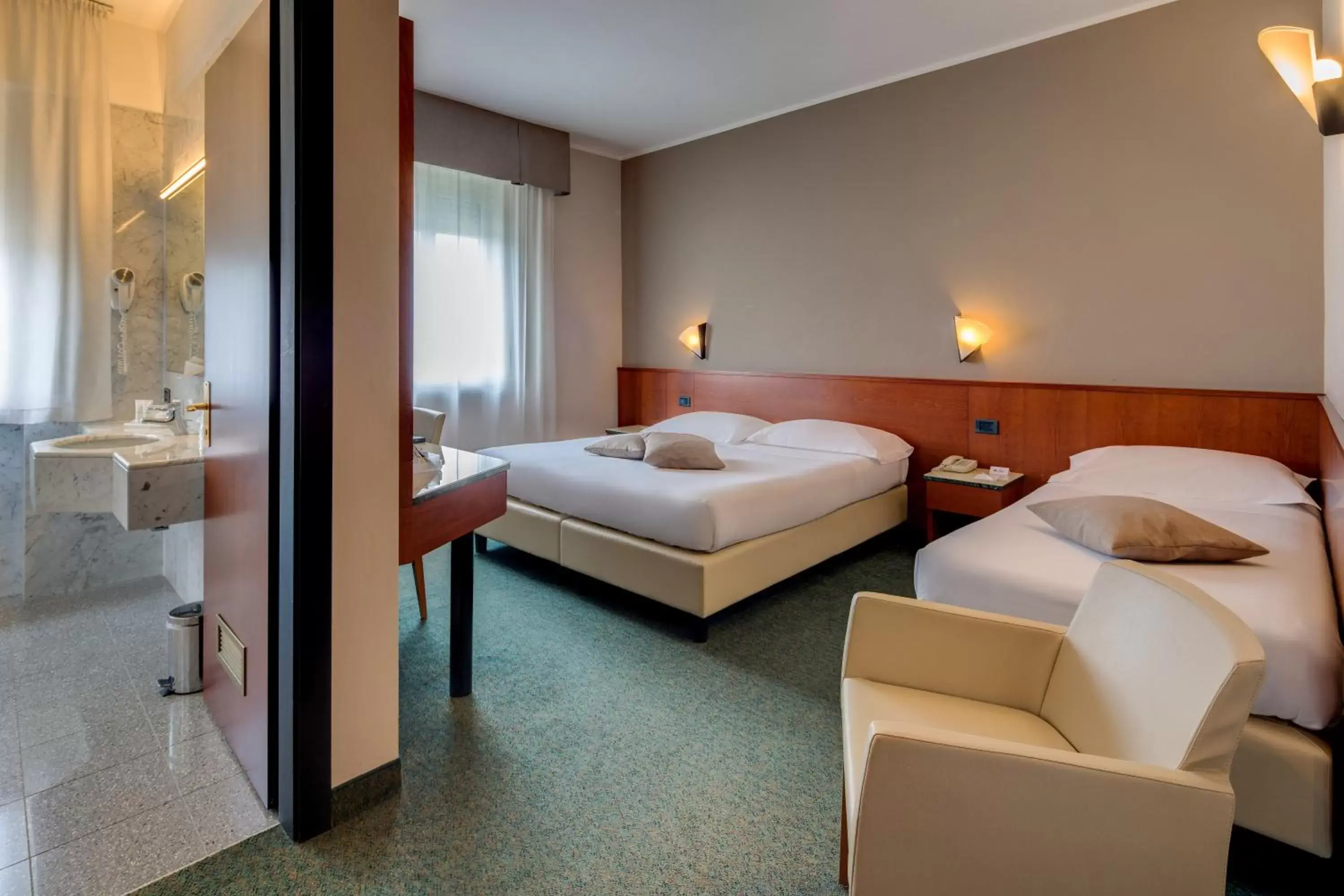 Photo of the whole room, Bed in Best Western Hotel Turismo