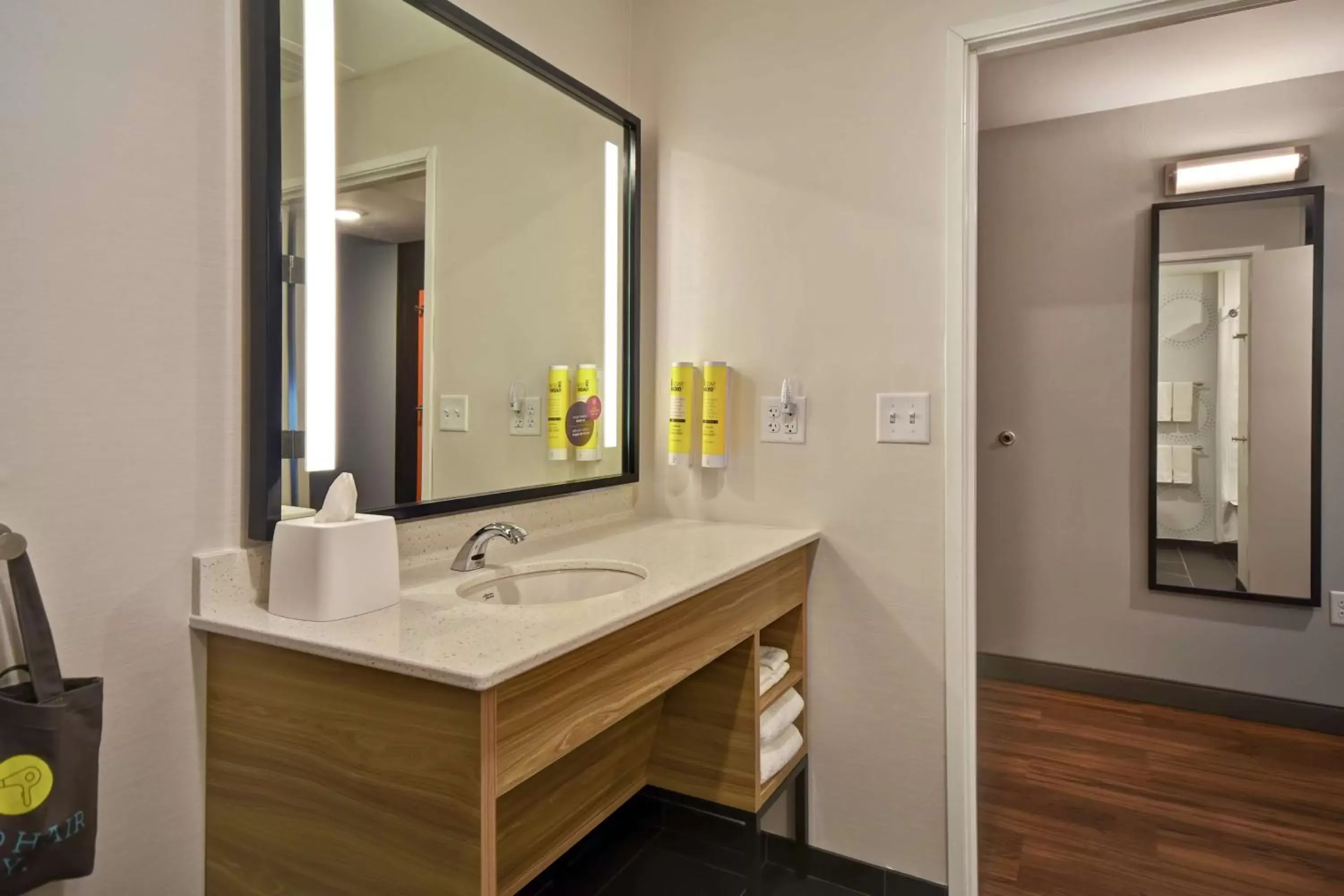 Bathroom in Tru By Hilton Denver South Park Meadows, Co