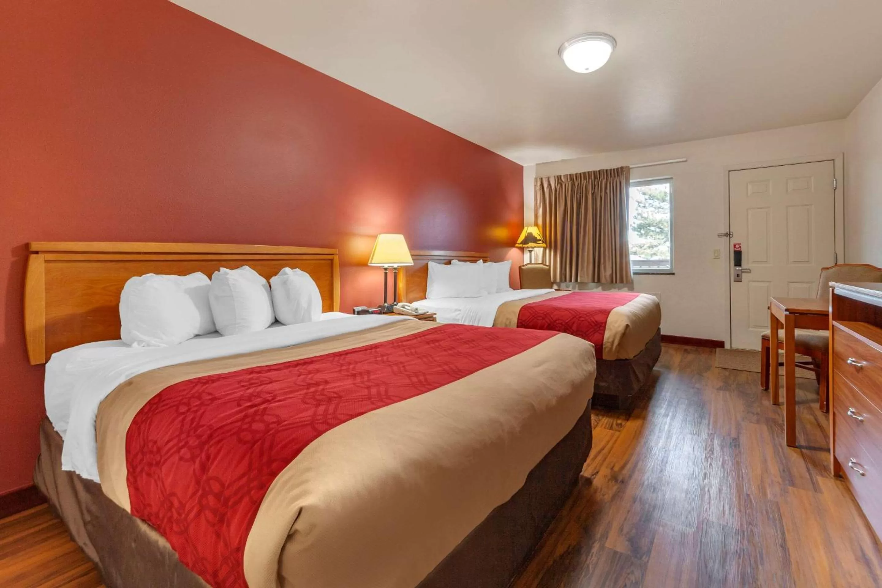 Photo of the whole room, Bed in Harmony Inn & Suites