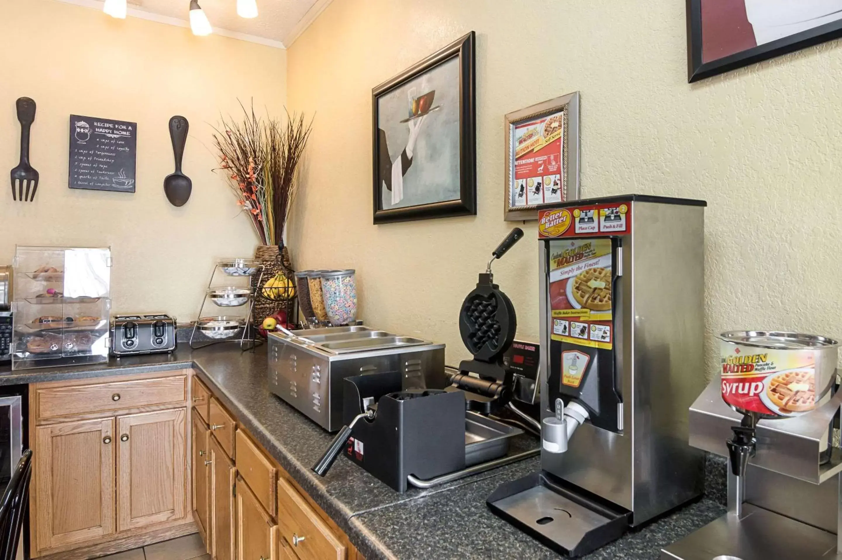 Restaurant/places to eat, Kitchen/Kitchenette in Econo Lodge Dalhart Hwy 54 - Hwy 287