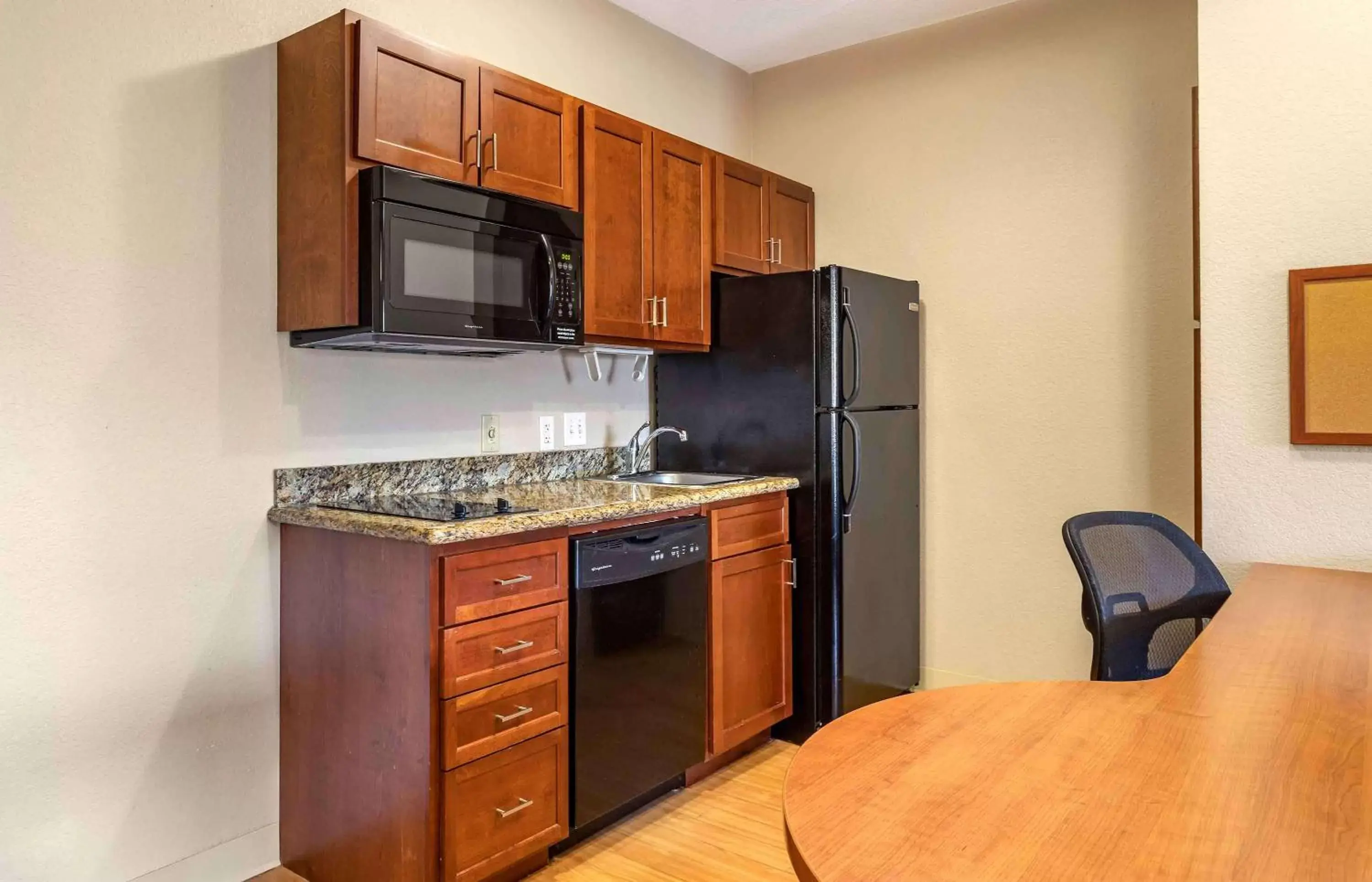 Bedroom, Kitchen/Kitchenette in Extended Stay America Suites - Houston - Kingwood