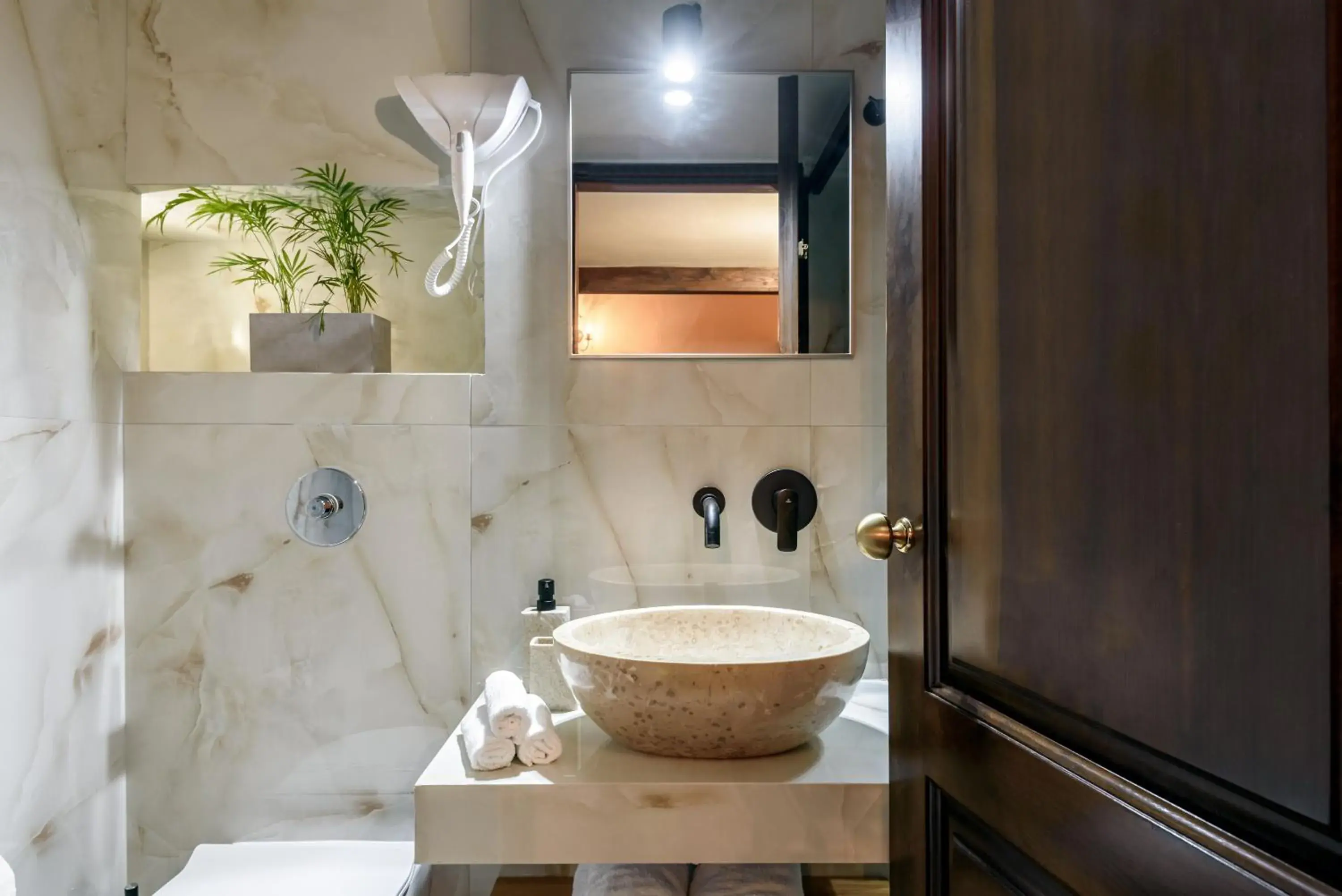 Bathroom in Porto Del Colombo Traditional Boutique Hotel