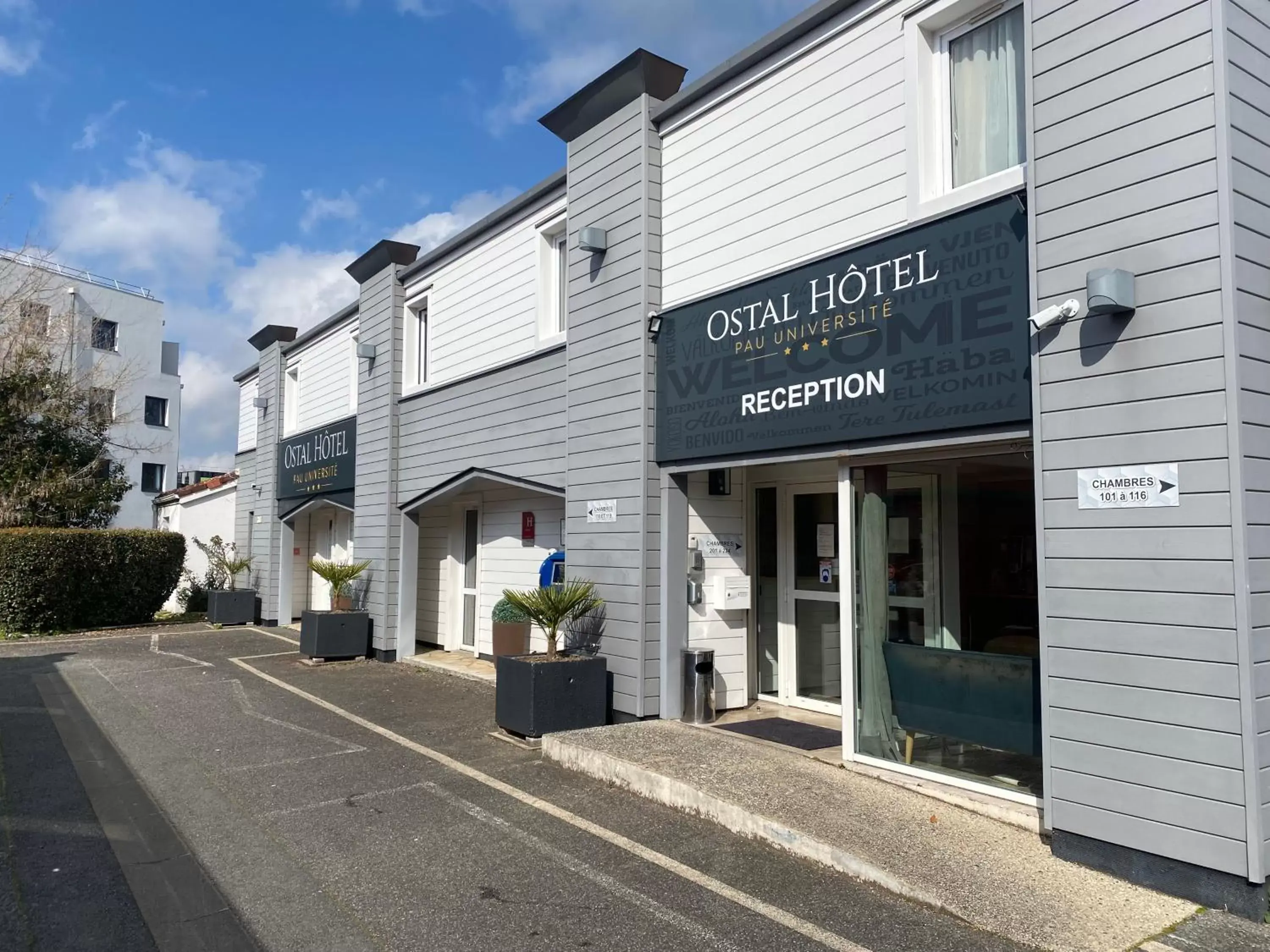 Property Building in Ostal Hotel Pau Universite