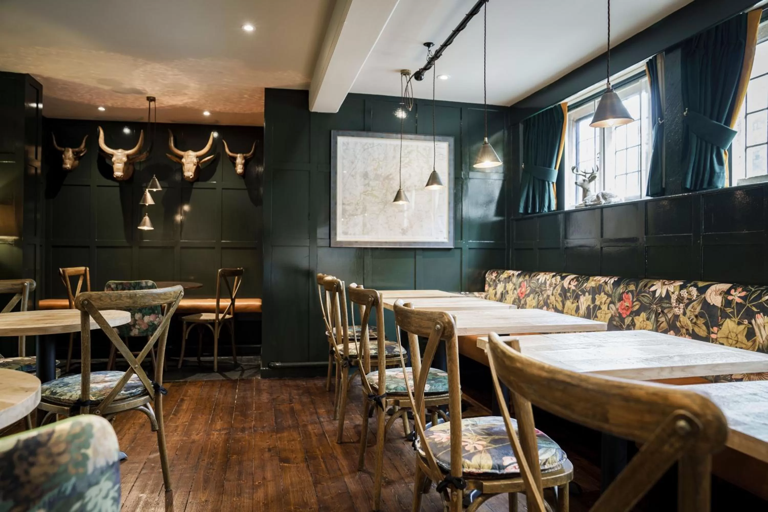 Lounge or bar in The Bear Of Rodborough Hotel