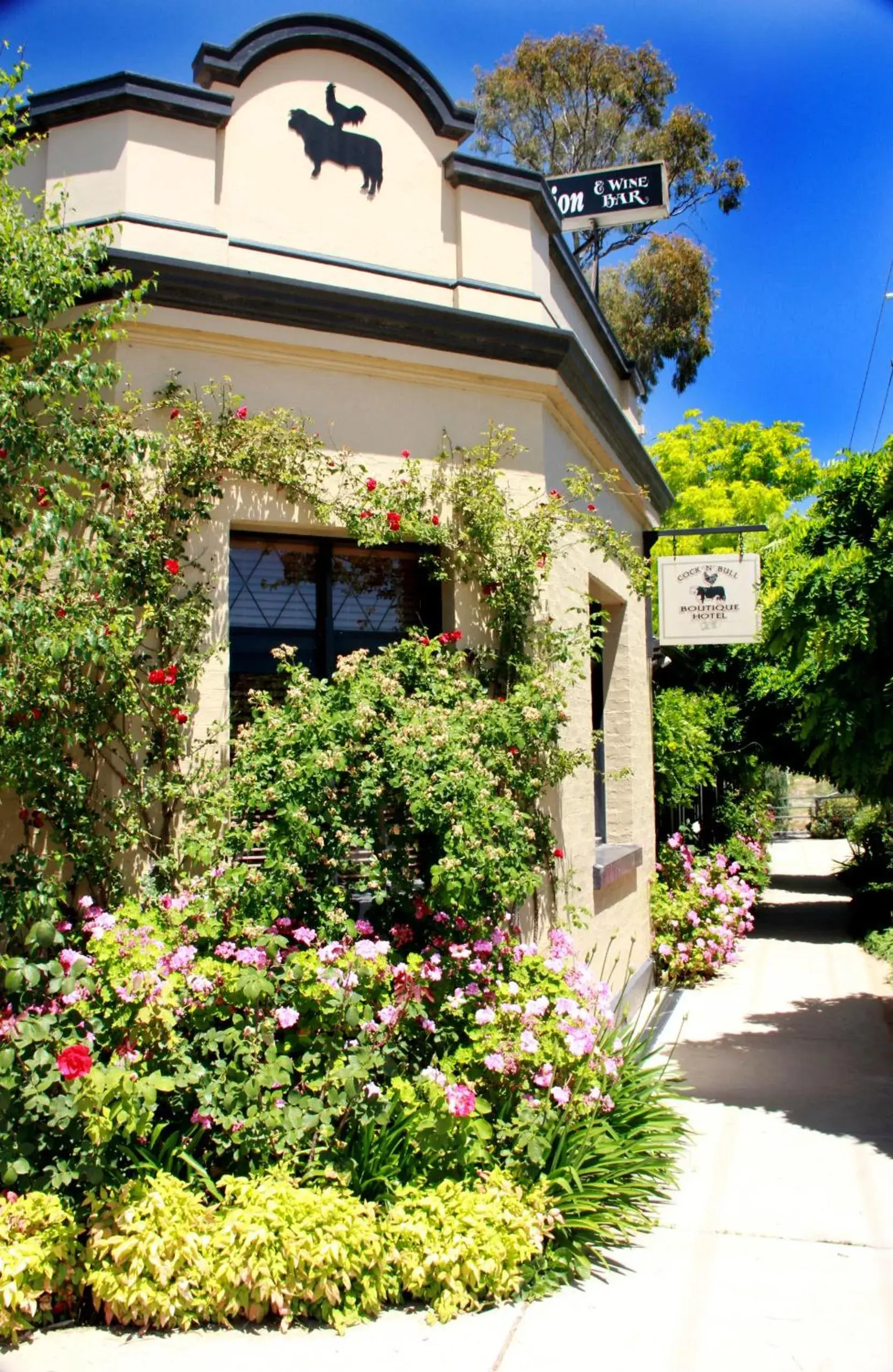 Facade/entrance, Property Building in CocknBull Boutique Hotel Echuca