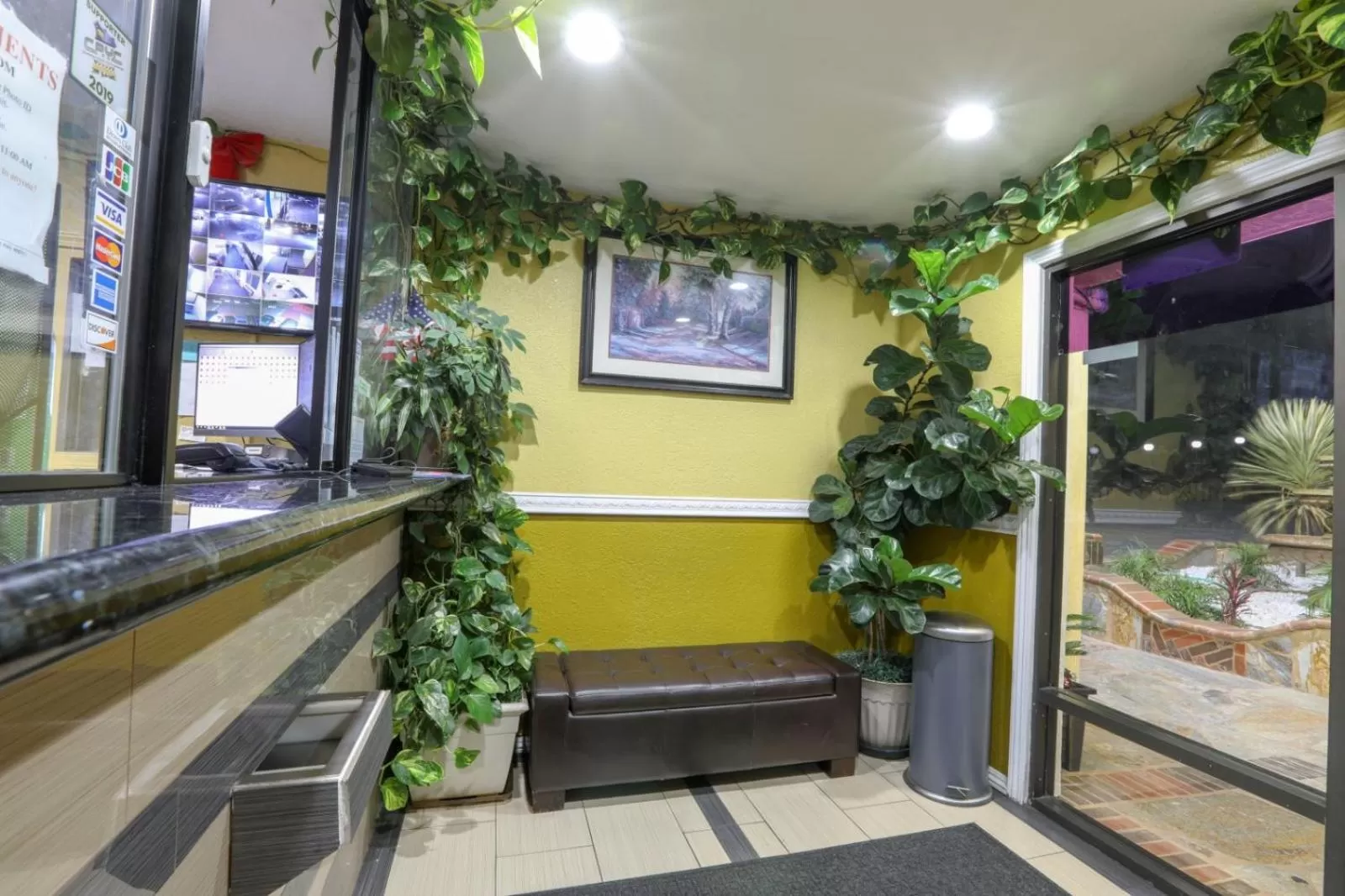 Lobby or reception, Lobby/Reception in Motel 7 - Near Six Flags, Vallejo - Napa Valley