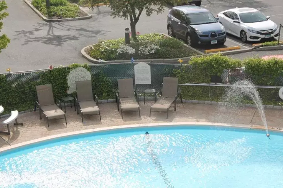 Swimming pool, Pool View in Norwalk Inn & Conference Center