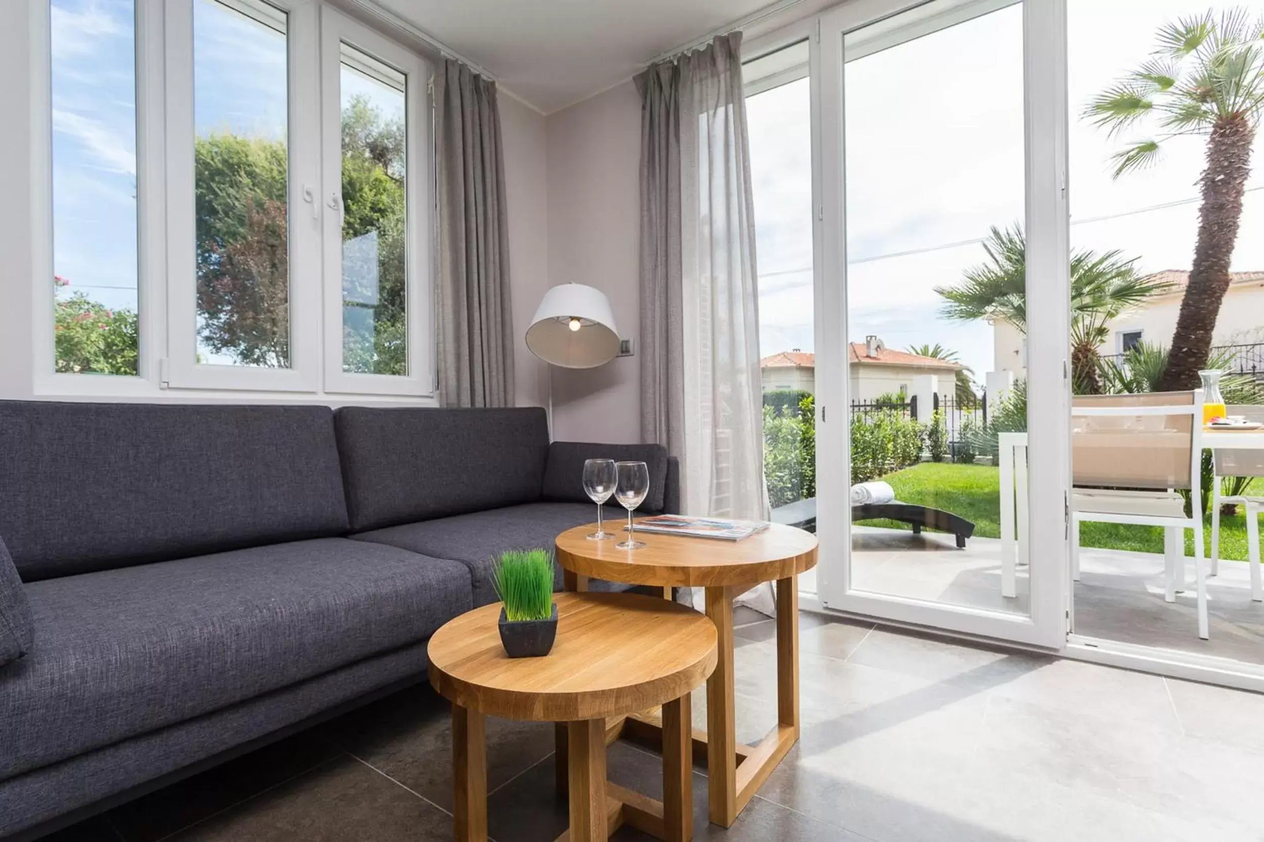 Bed, Seating Area in Villa Velvet