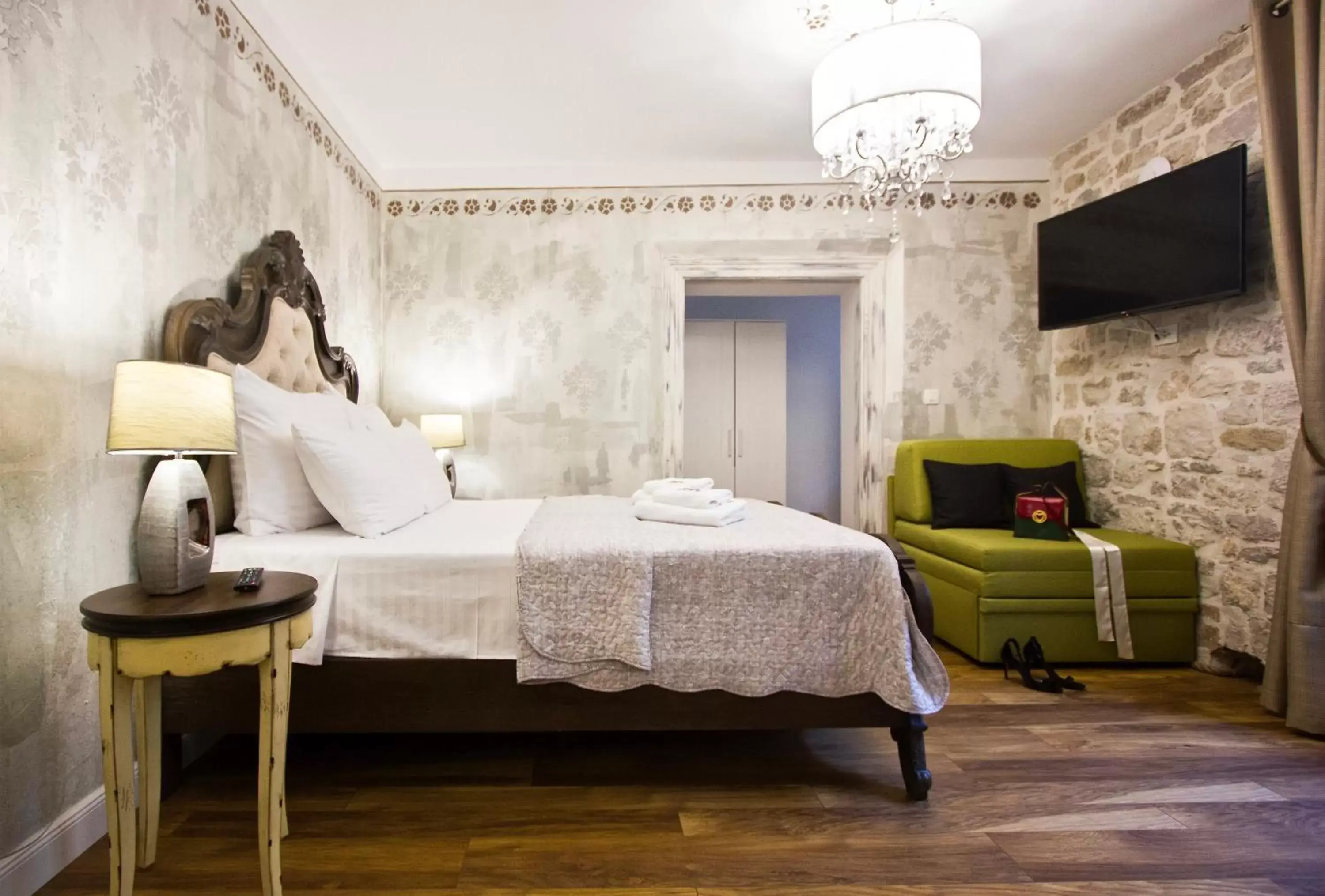 Bed in Plaza Marchi Old Town - MAG Quaint & Elegant Boutique Hotels